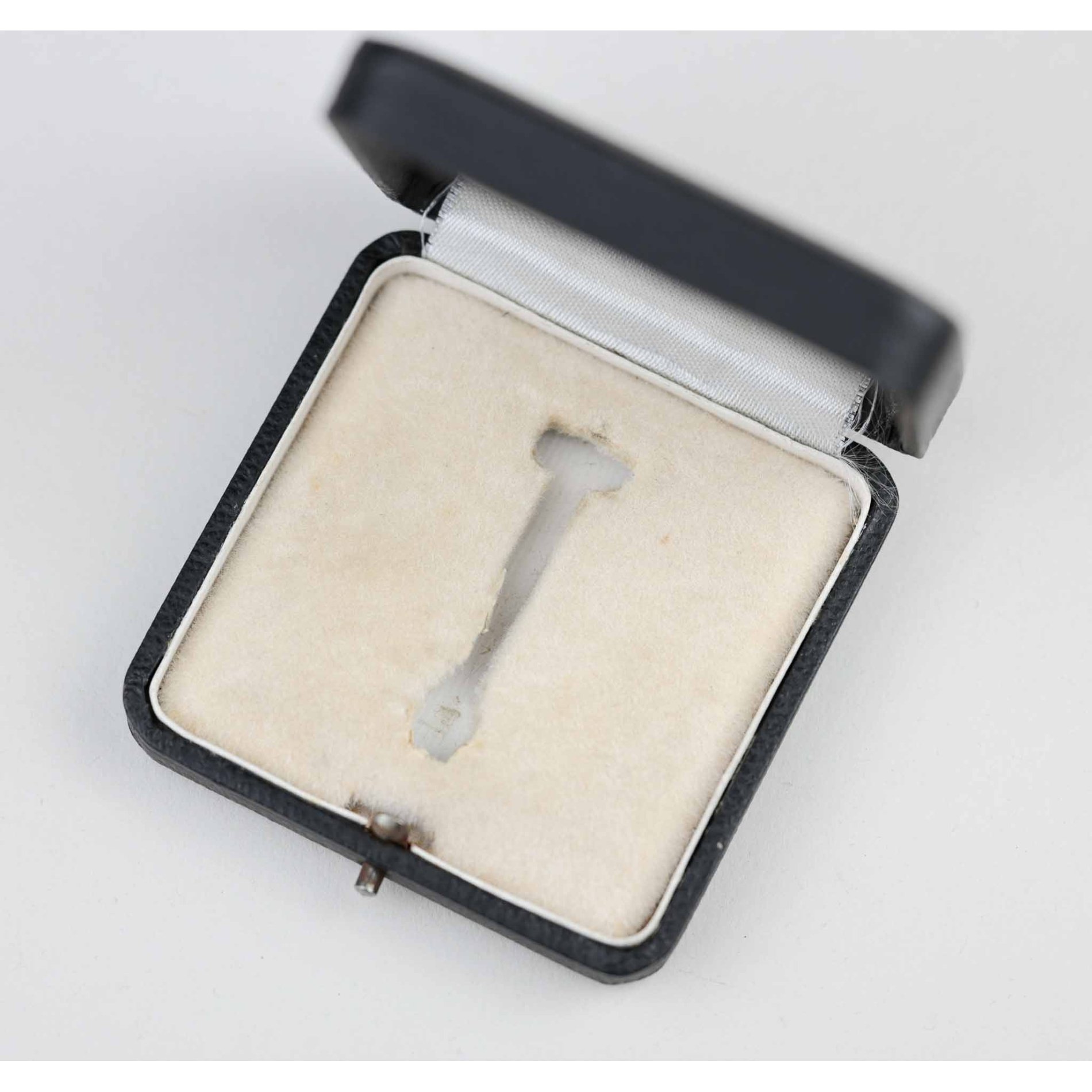 Eiserne Kreuz 1.Klasse 1939 mit Hersteller 'L/11' im Etui — image 11