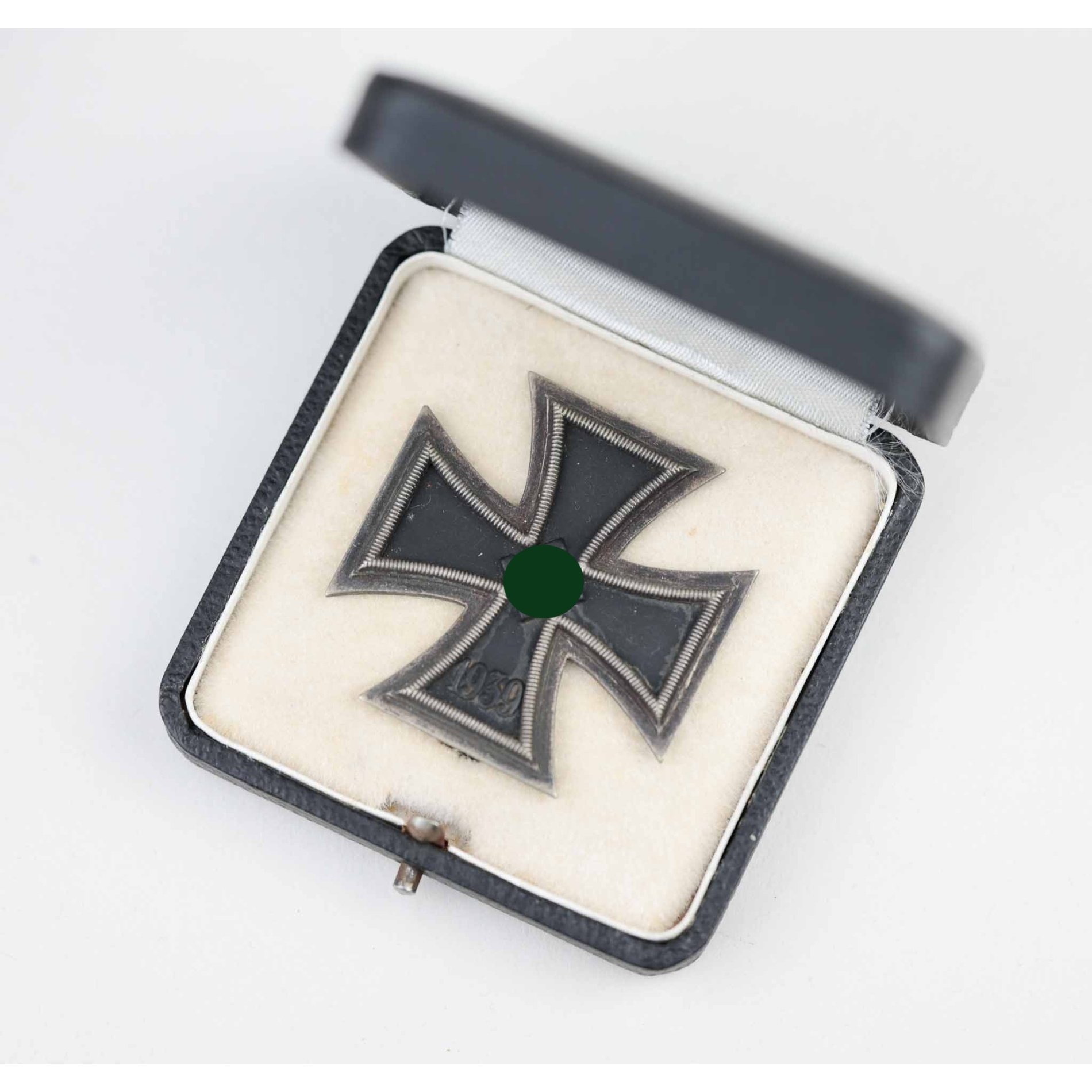 Eiserne Kreuz 1.Klasse 1939 mit Hersteller 'L/11' im Etui — image 2