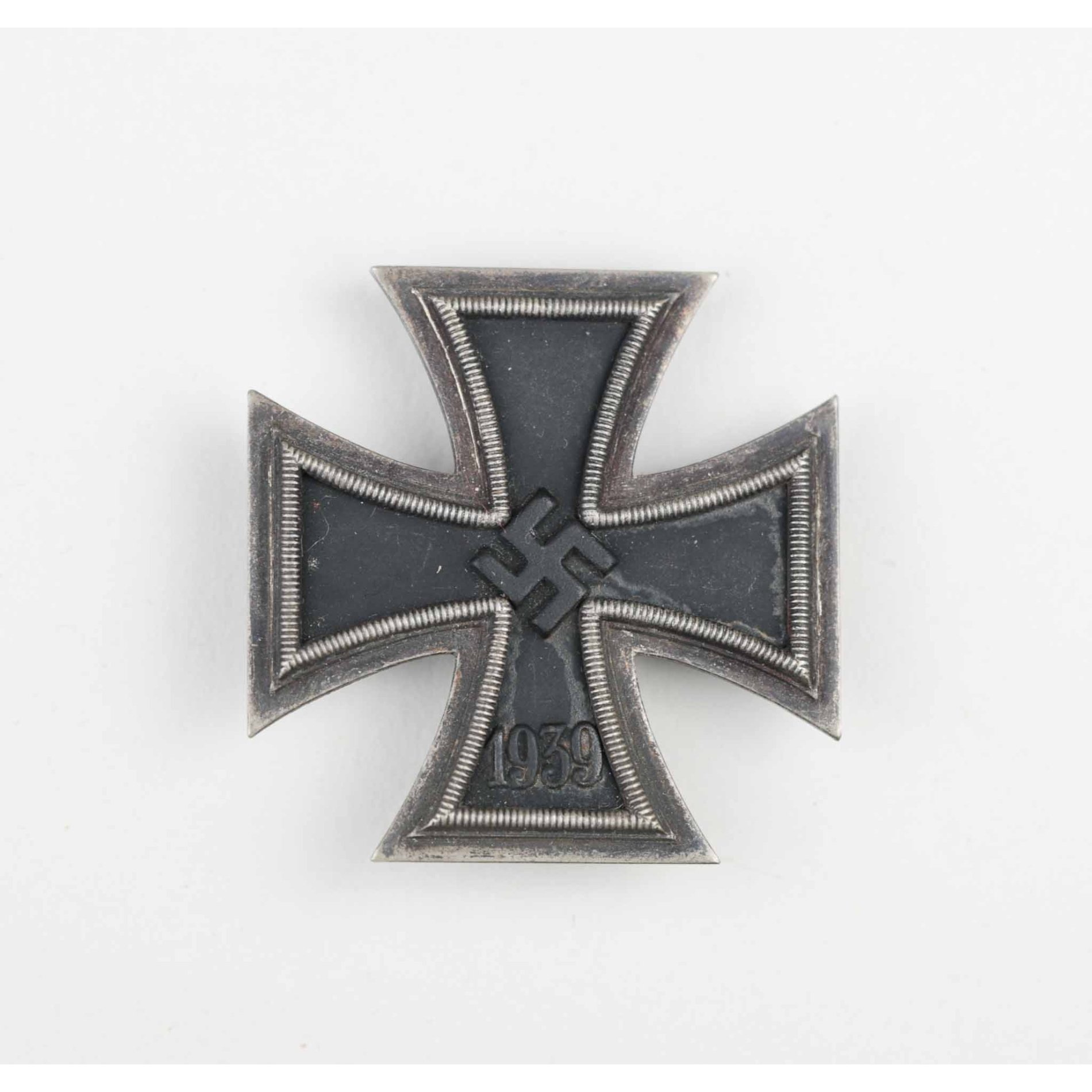 Eiserne Kreuz 1.Klasse 1939 mit Hersteller 'L/11' im Etui — image 3