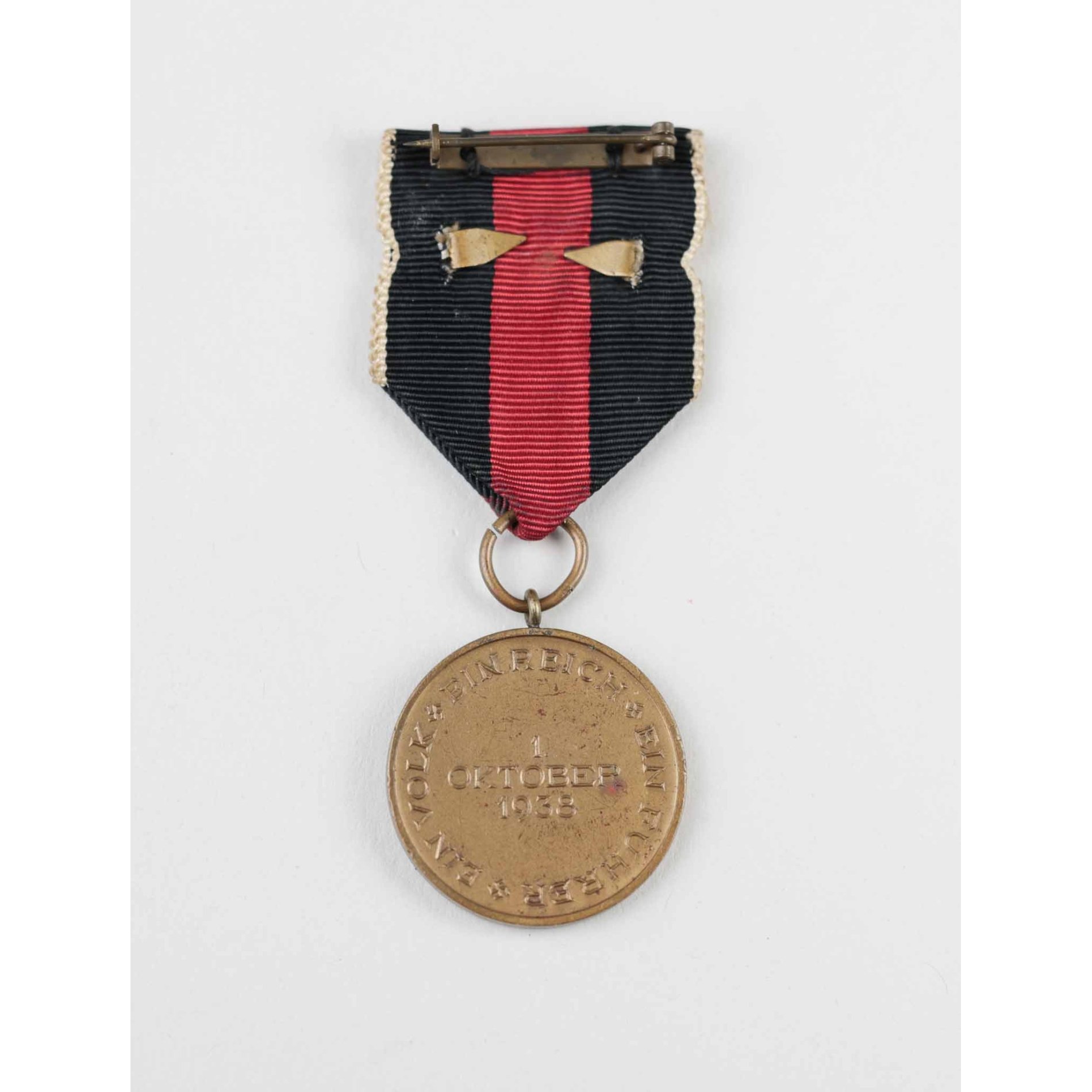 Medaille zur Erinnerung an den 1.Oktober 1938 mit Spange 'Prager Burg' Auflage im Etui — image 4