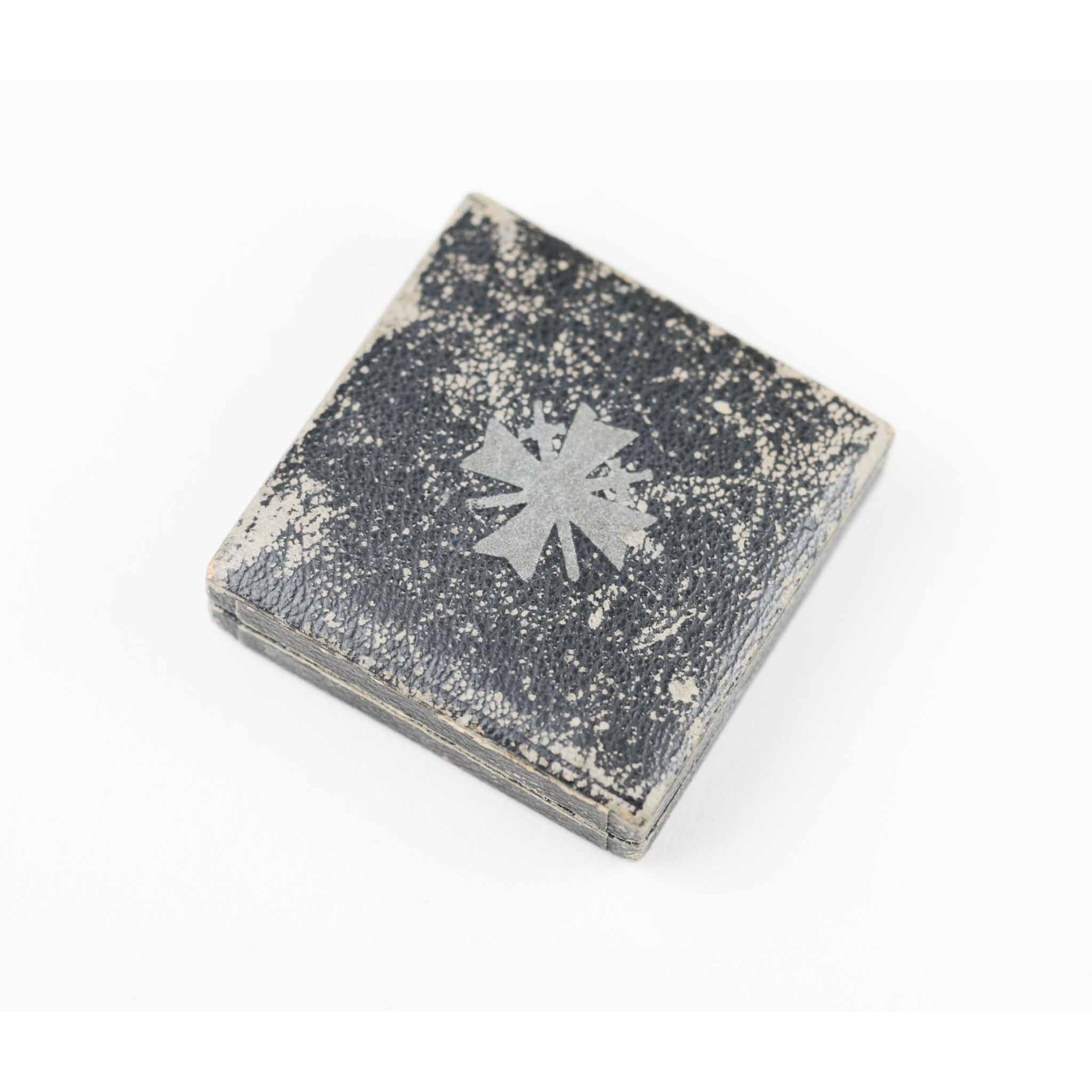 Kriegsverdienstkreuz 1.Klasse mit Schwertern im Etui Hersteller '3' Wilhelm Deumer — image 10