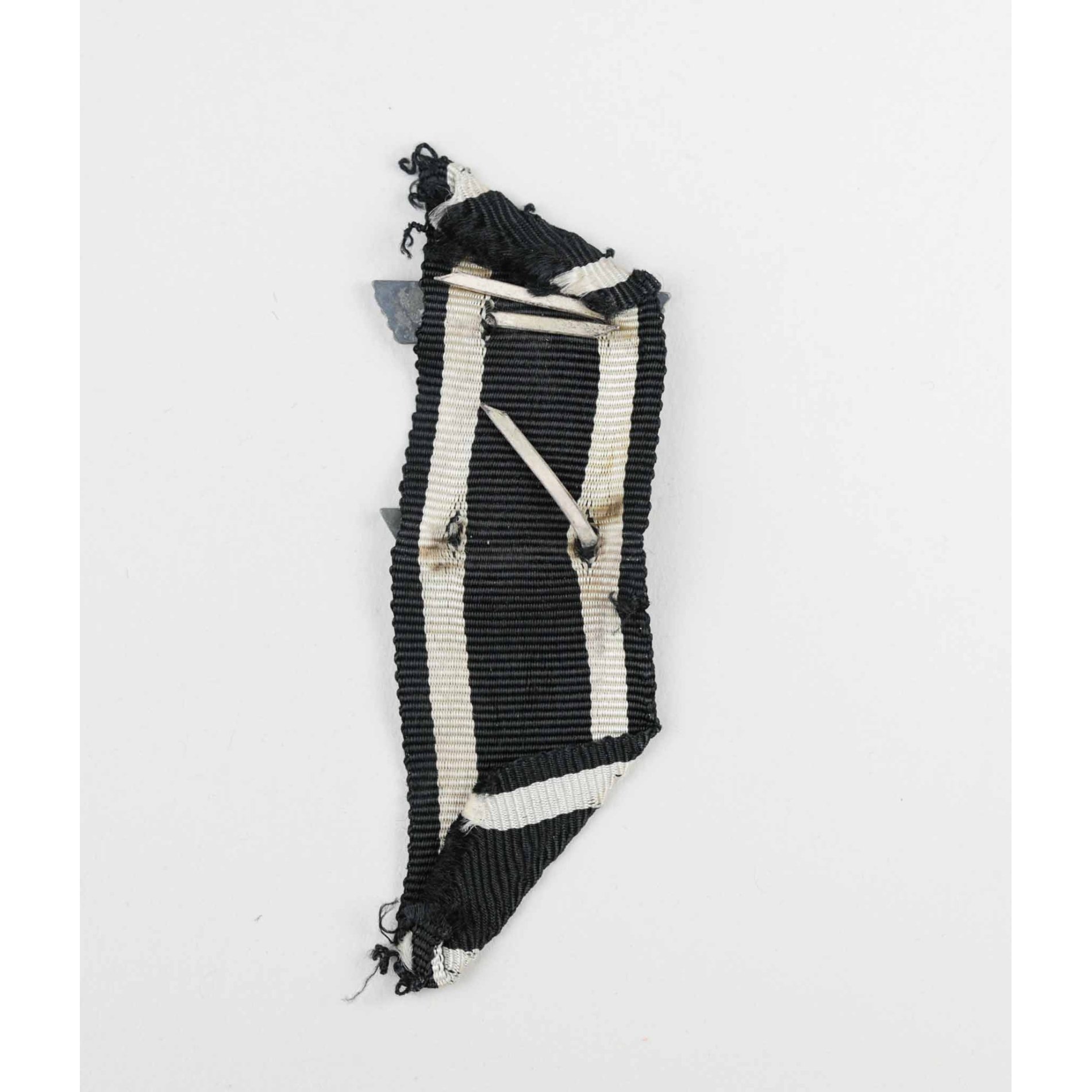 Wiederholungsspange zum Eisernen Kreuz 2.Klasse 1914 mit Hersteller 'L/11' — image 3