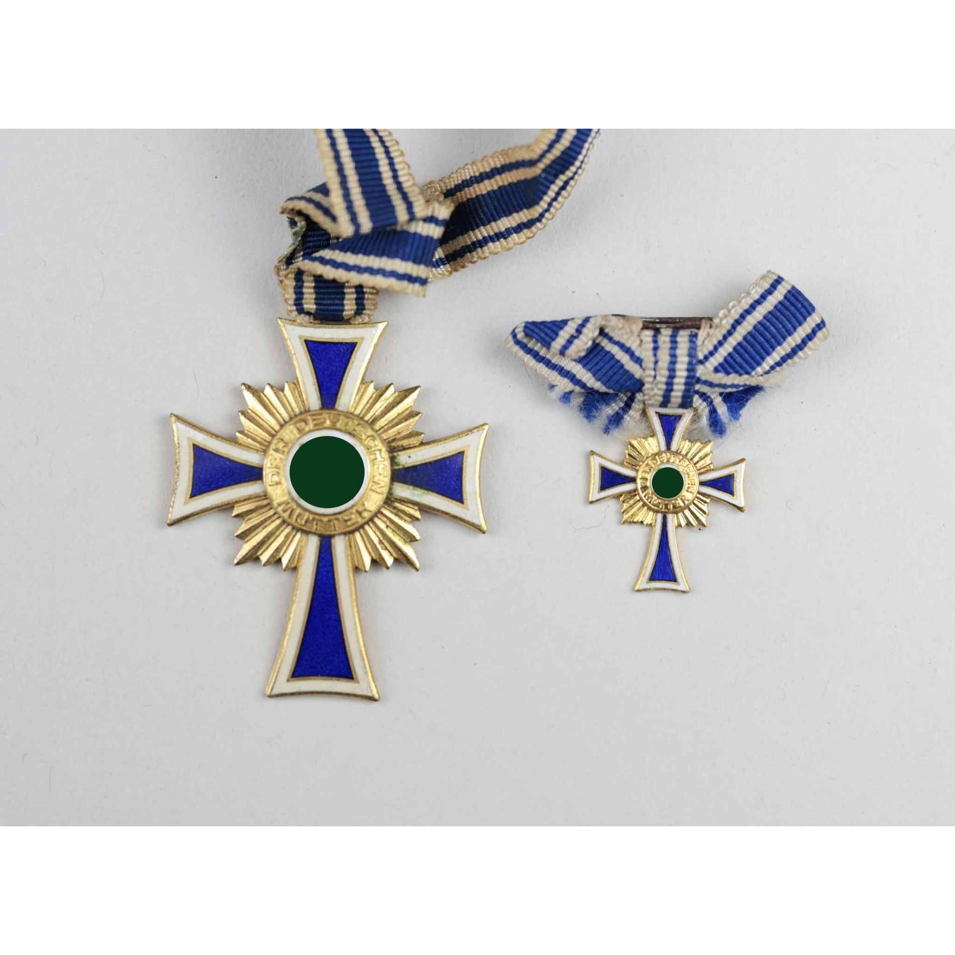 Ehrenkreuz der deutschen Mutter-Mutterkreuz in Gold im Etui Franz Reischauer, Oberstein Mit Miniatur! — image 2