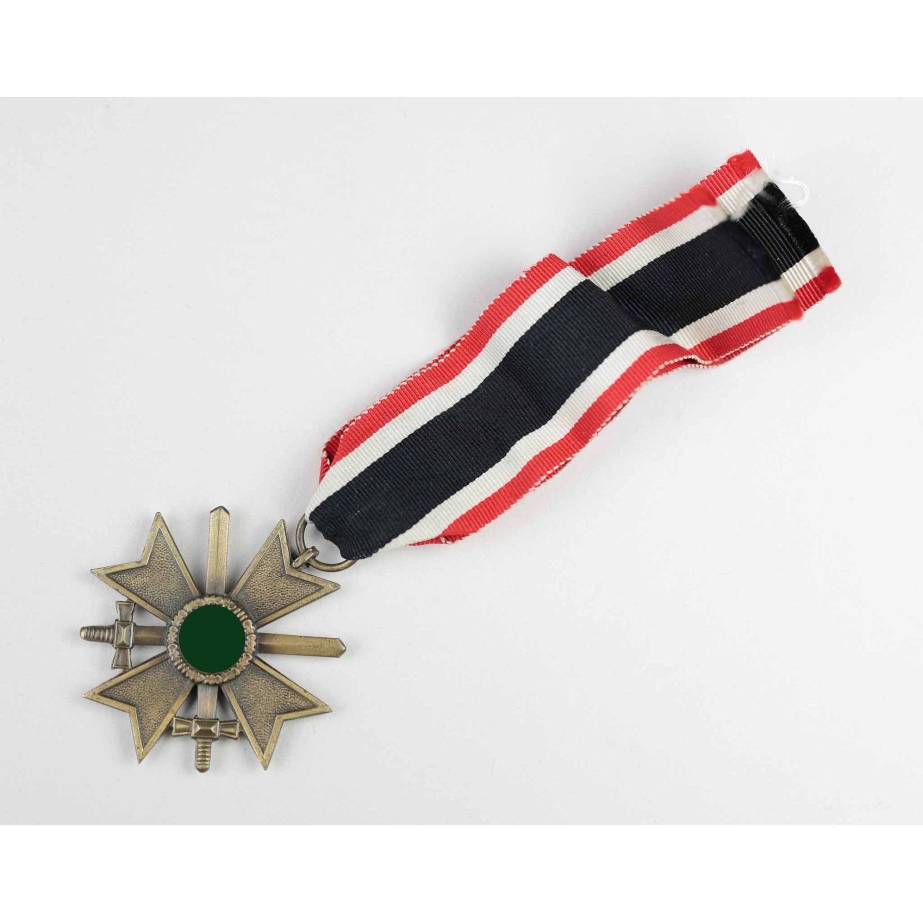 Kriegsverdienstkreuz 2.Klasse 1939 mit Schwertern in Verleihungstüte L.Chr. Lauer — image 4