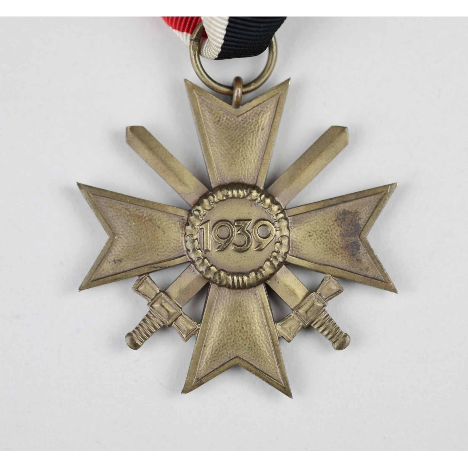 Kriegsverdienstkreuz 2.Klasse 1939 mit Schwertern in Verleihungstüte Deschler & Sohn — image 3