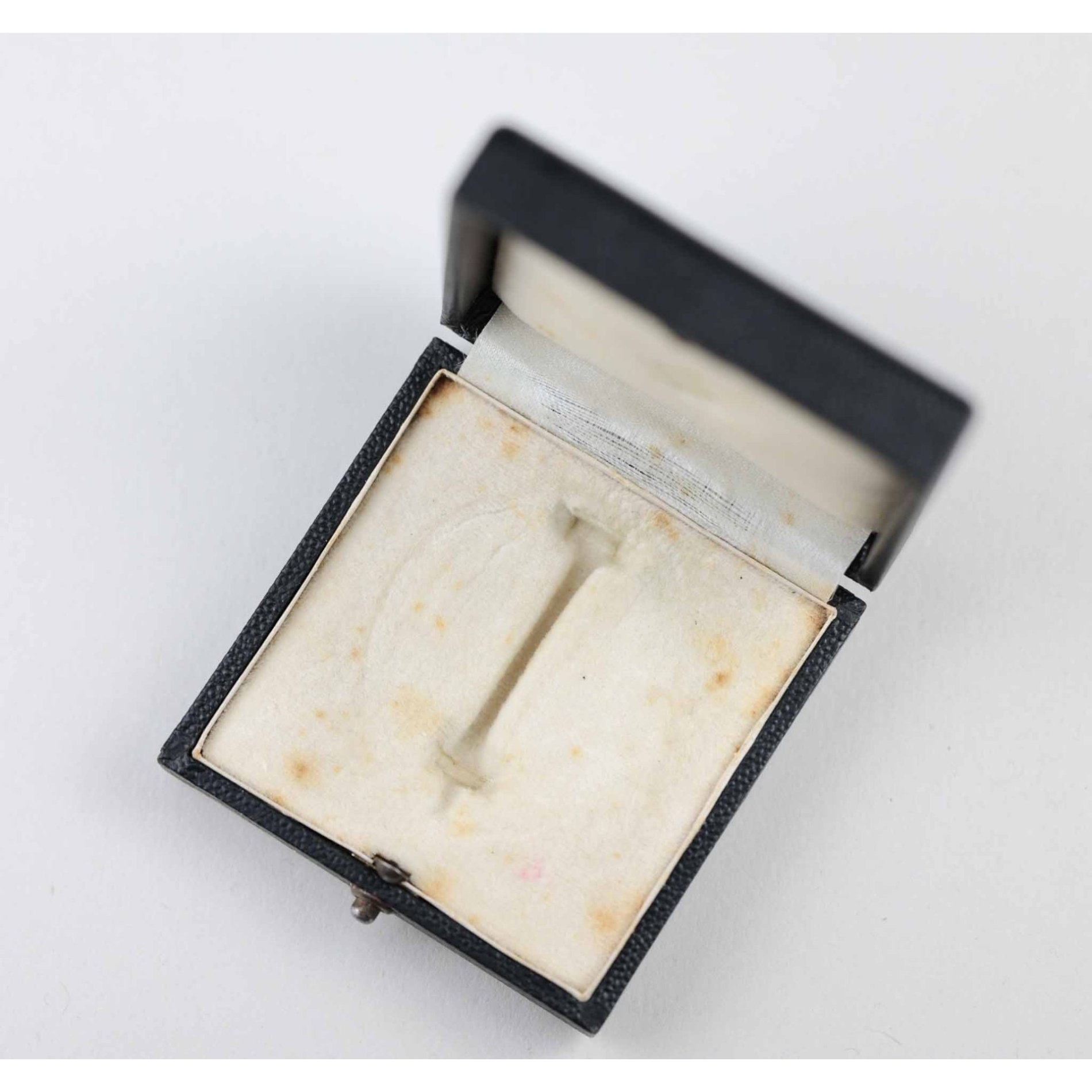 Verwundetenabzeichen in Gold 1.Form hohl verbödet im Etui, extrem selten Zustand 1 — image 7