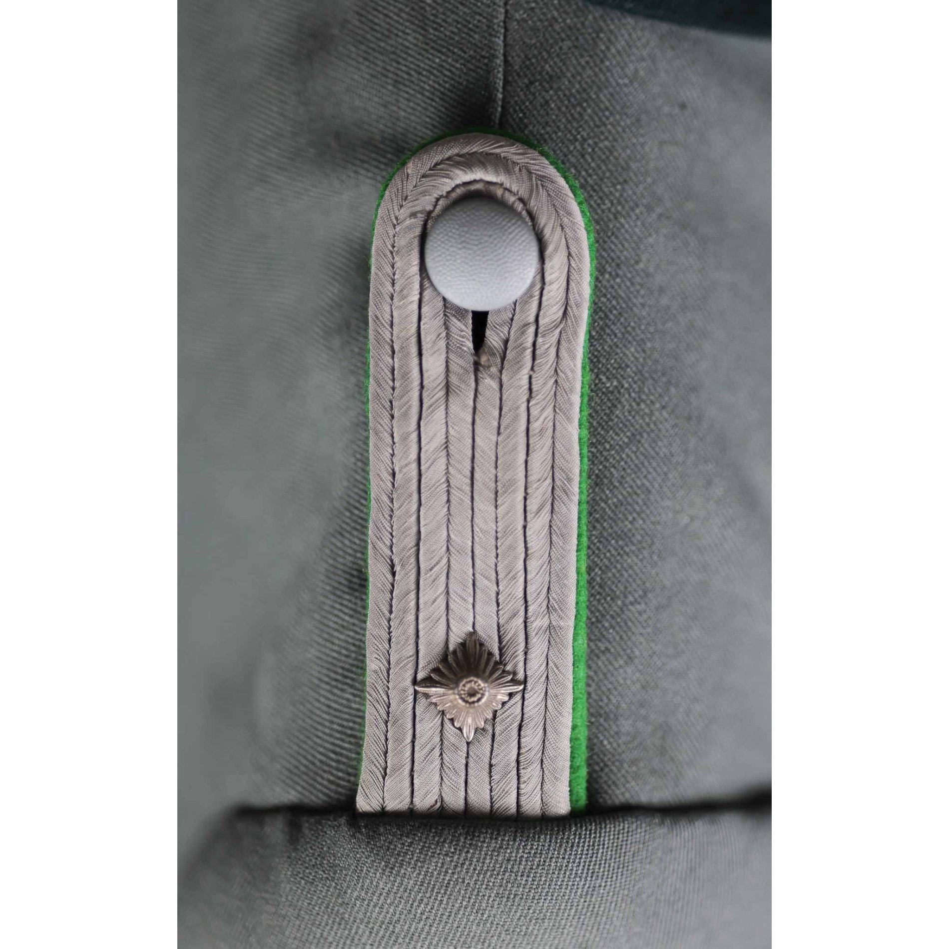 Wehrmacht Gebirgsjäger Uniform für einen Oberleutnant mit Trägernamen! — image 10