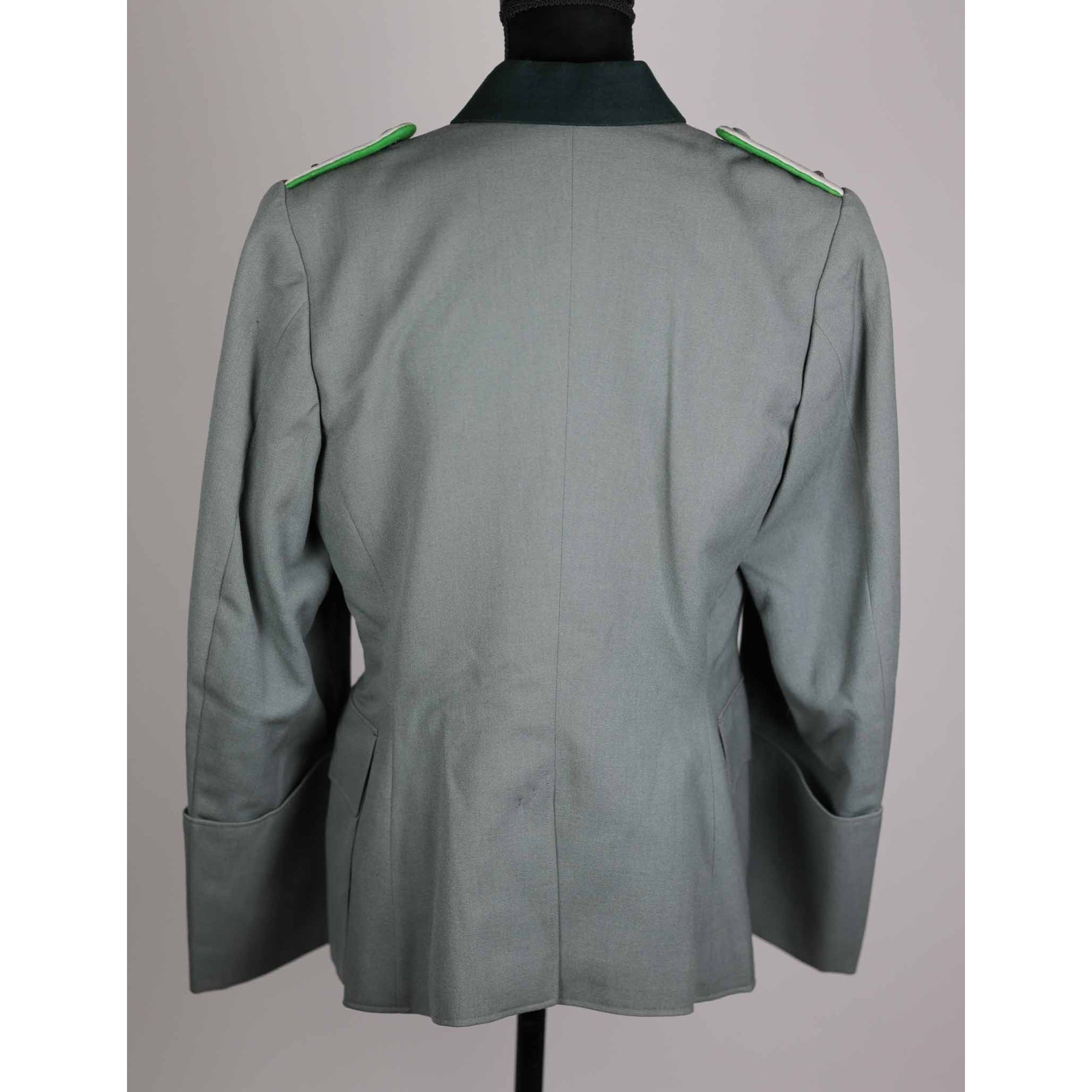 Wehrmacht Gebirgsjäger Uniform für einen Oberleutnant mit Trägernamen! — image 11