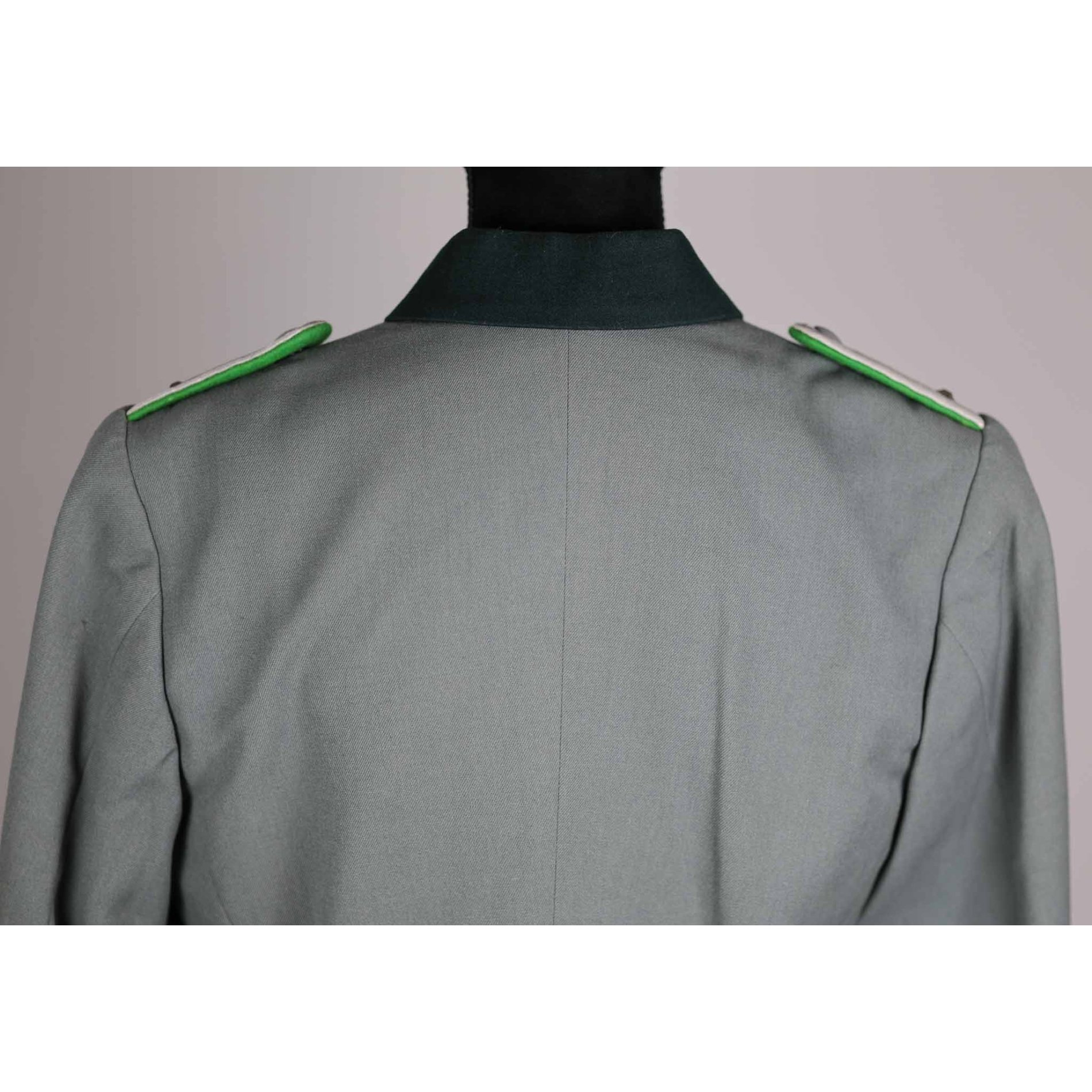 Wehrmacht Gebirgsjäger Uniform für einen Oberleutnant mit Trägernamen! — image 12