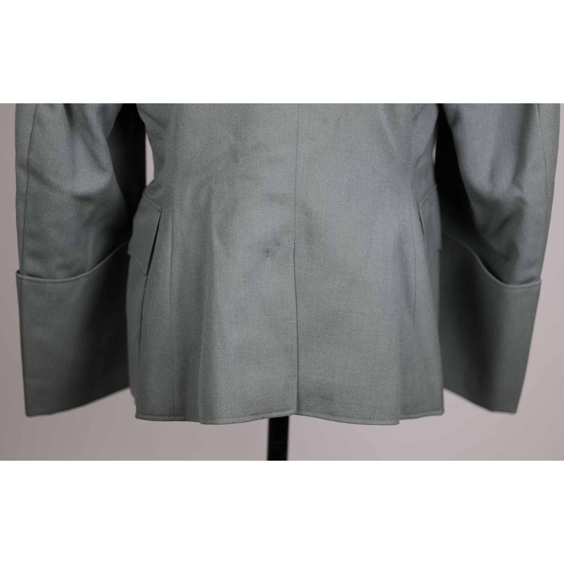 Wehrmacht Gebirgsjäger Uniform für einen Oberleutnant mit Trägernamen! — image 13