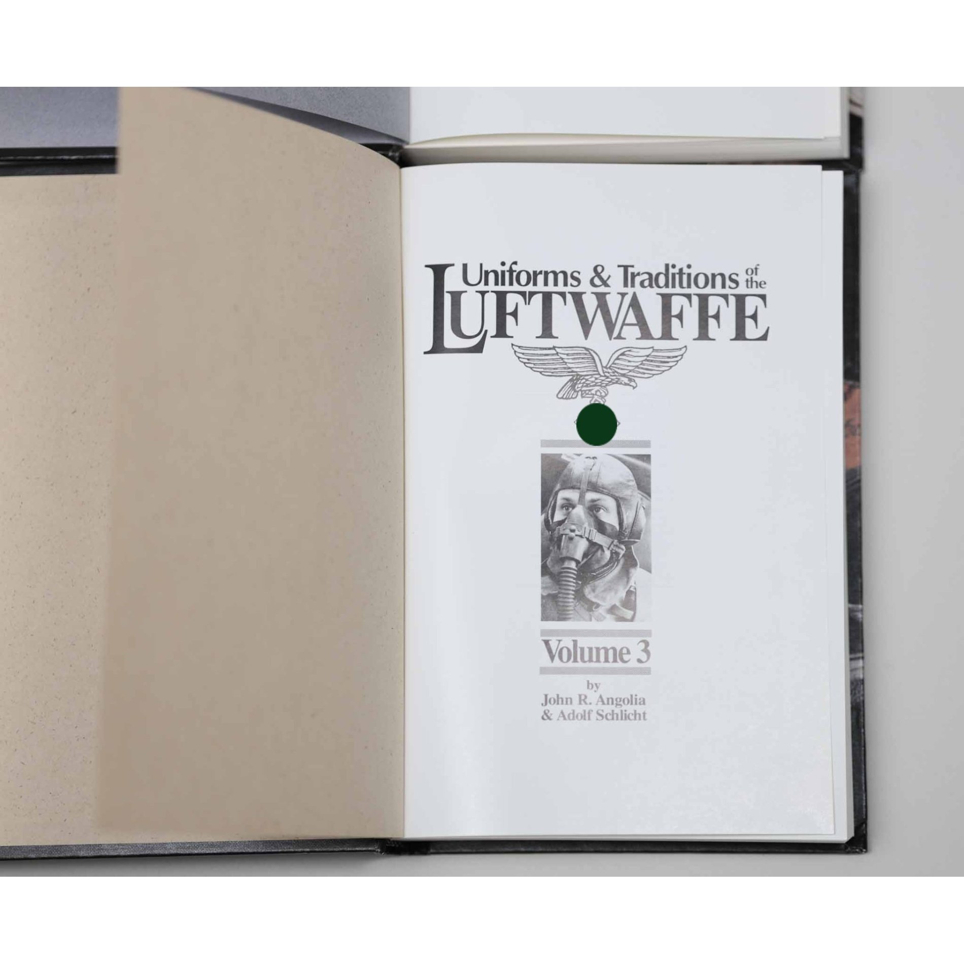 Fachbuch 2x Bände der Luftwaffe Uniformen und Tradition John. Angola and Adolf Schlicht — image 4