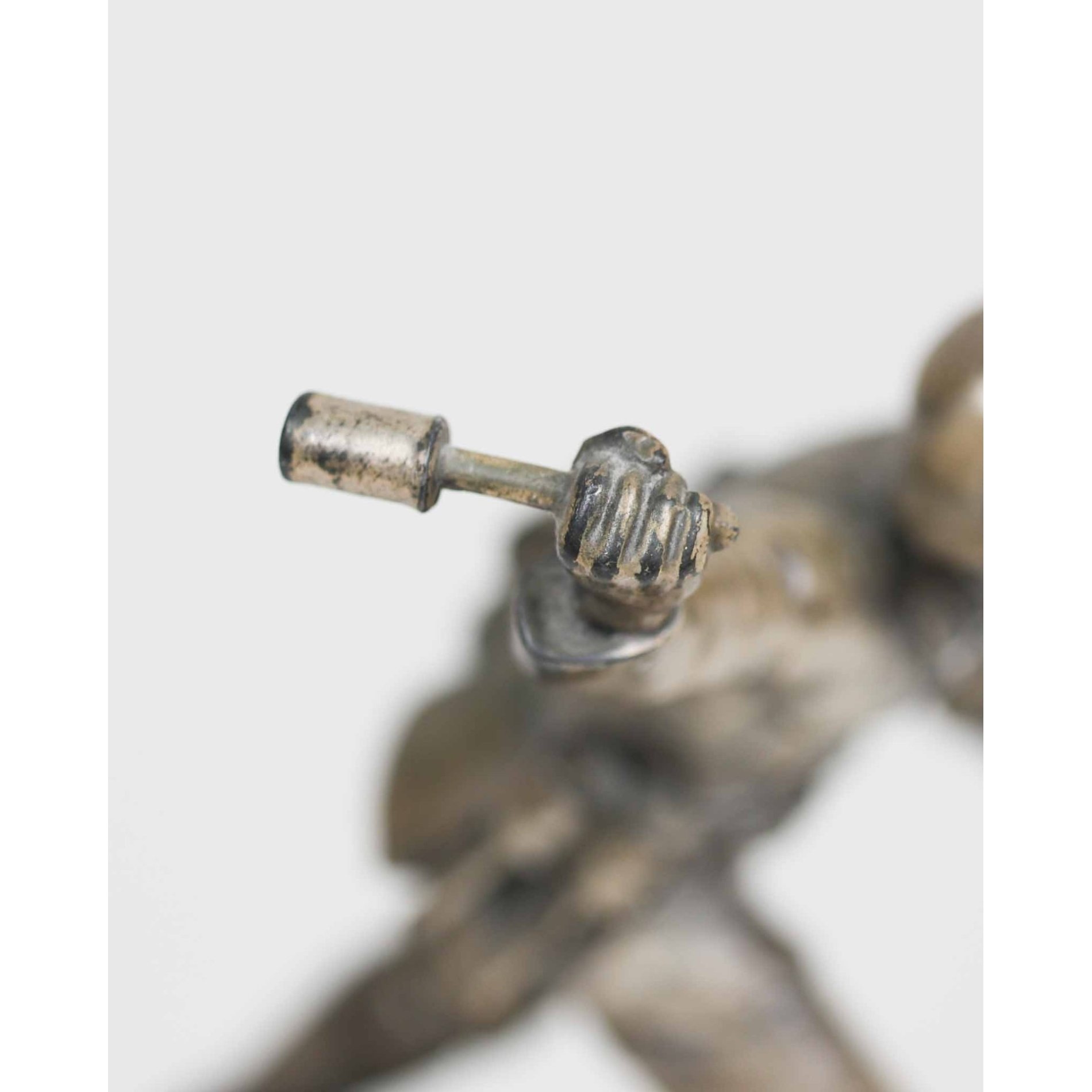 3.Reich Figurenskulptur Wehrmachtssoldat mit Handgranate und Sturmgewehr — image 3