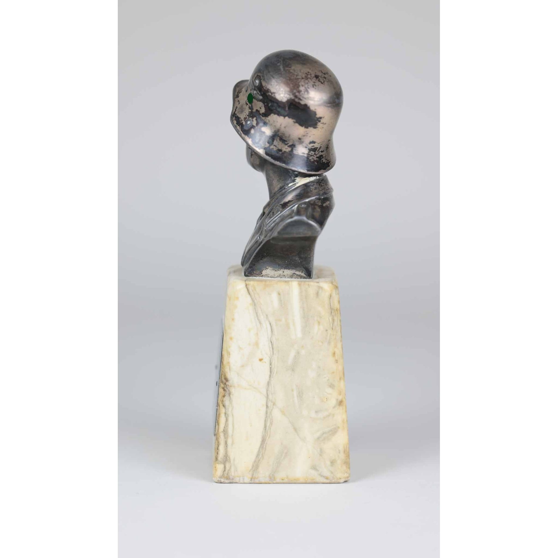 Luftwaffen Soldatenbüste mit Plakette '2.Preis Kompanie Preisschießen 1938' — image 2