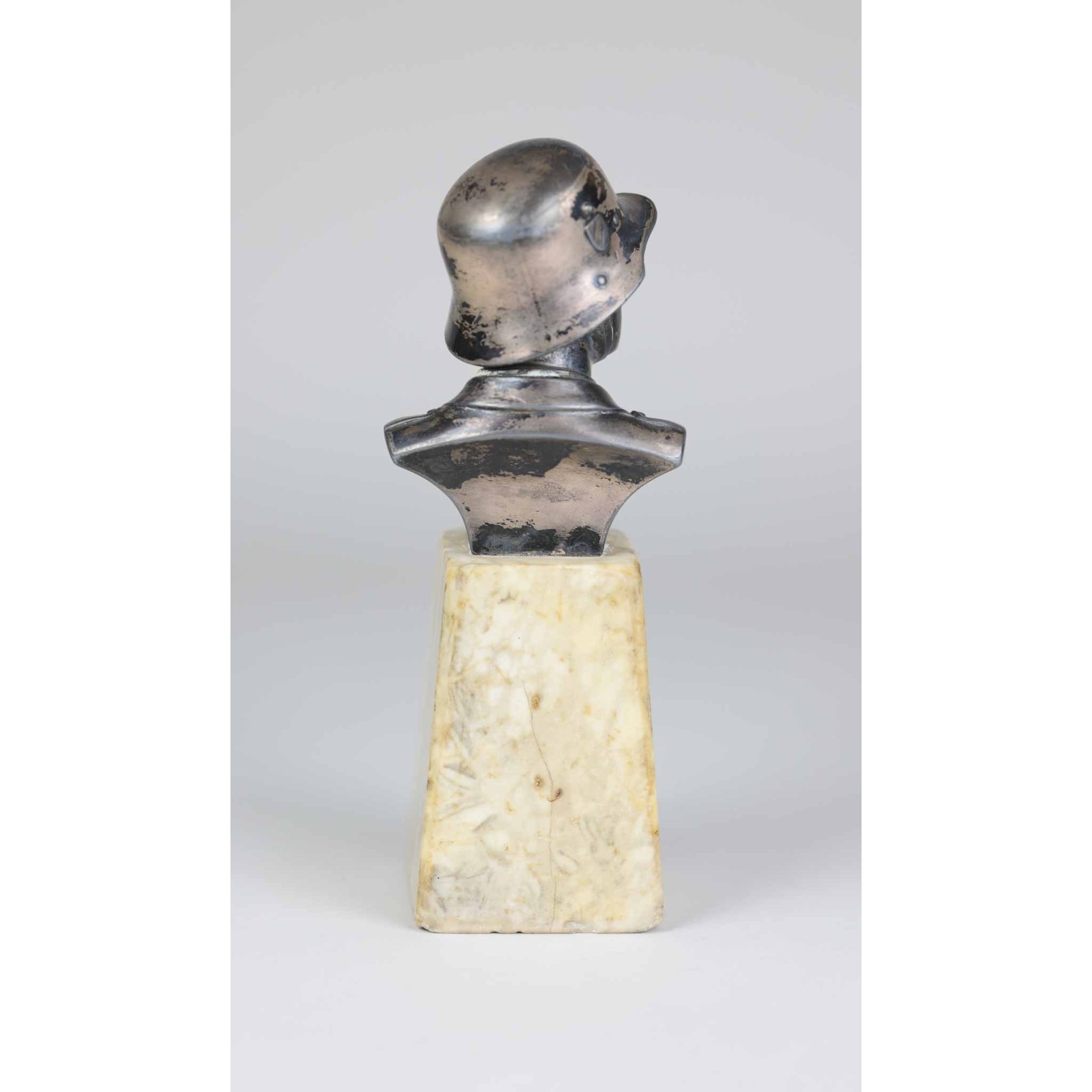 Luftwaffen Soldatenbüste mit Plakette '2.Preis Kompanie Preisschießen 1938' — image 3