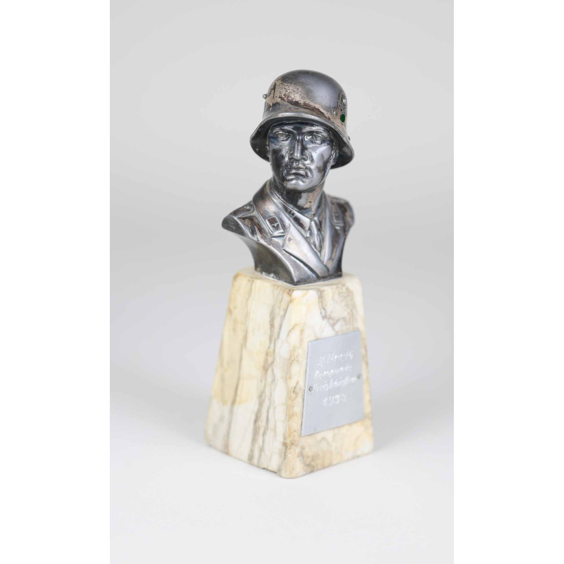 Luftwaffen Soldatenbüste mit Plakette '2.Preis Kompanie Preisschießen 1938' — image 5