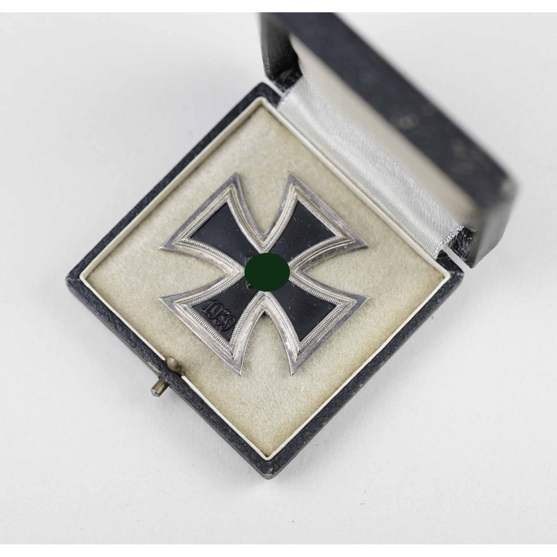 Eiserne Kreuz 1.Klasse 1939 im Etui (unmagnetisch) — image 7