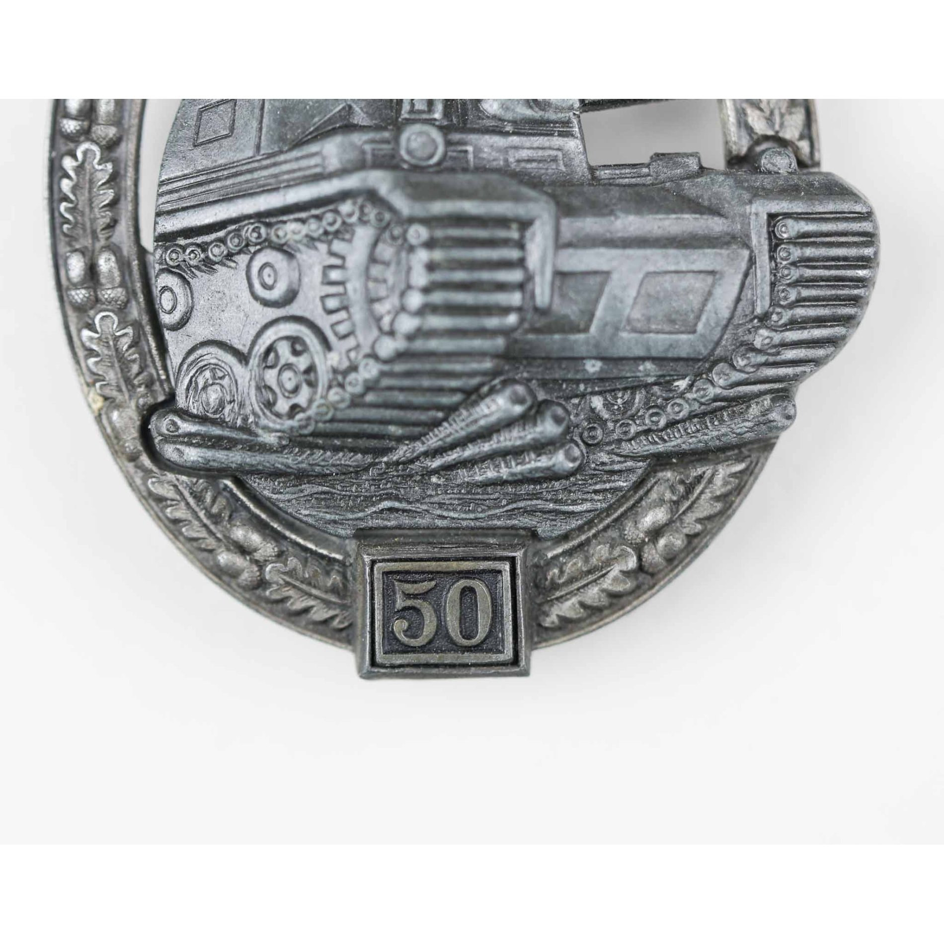 Panzerkampfabzeichen in Silber mit Einsatzzahl '50' JFS — image 3