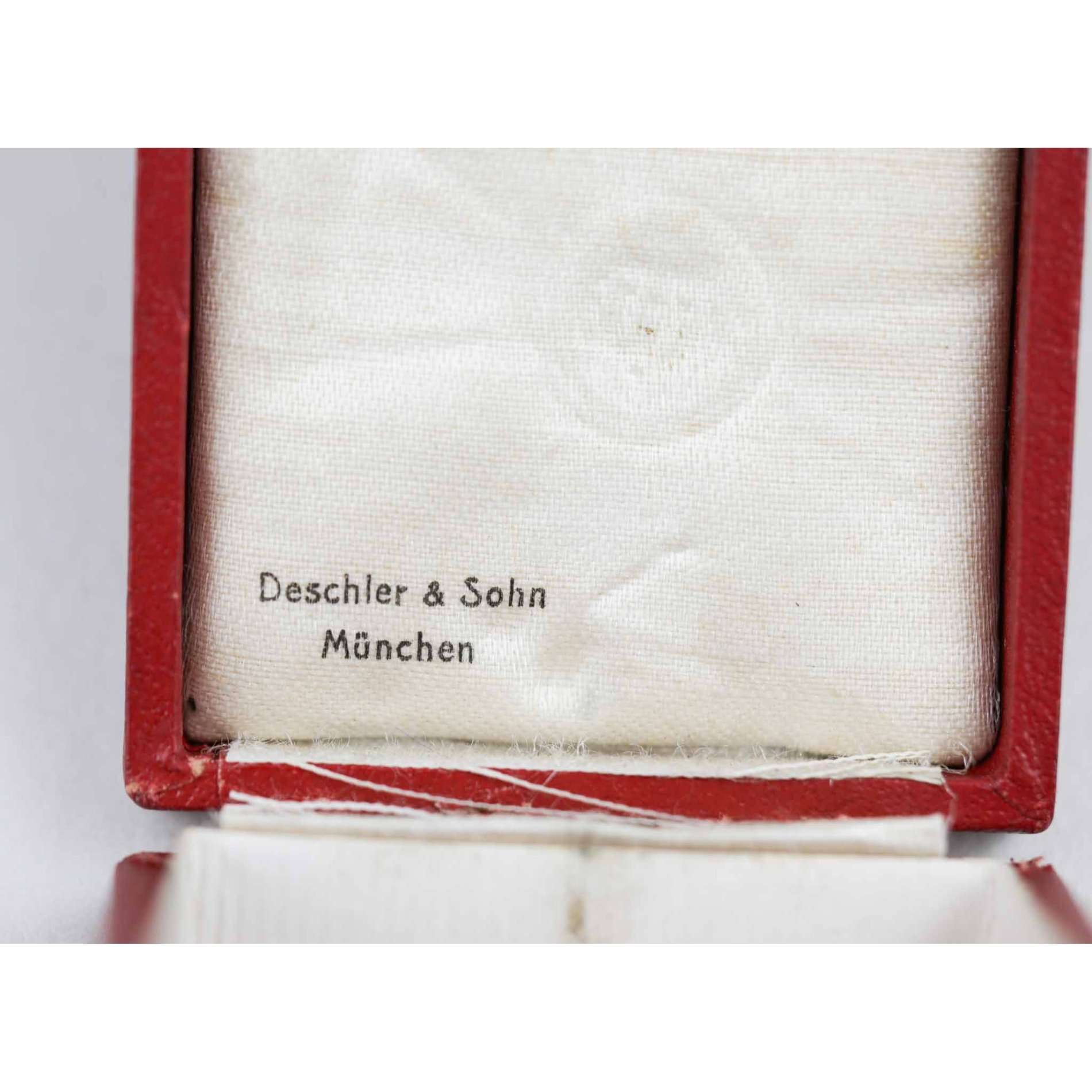 Etui für ein Treudienst Ehrenzeichen in Gold für 40 Jahre Deschler & Sohn — image 3