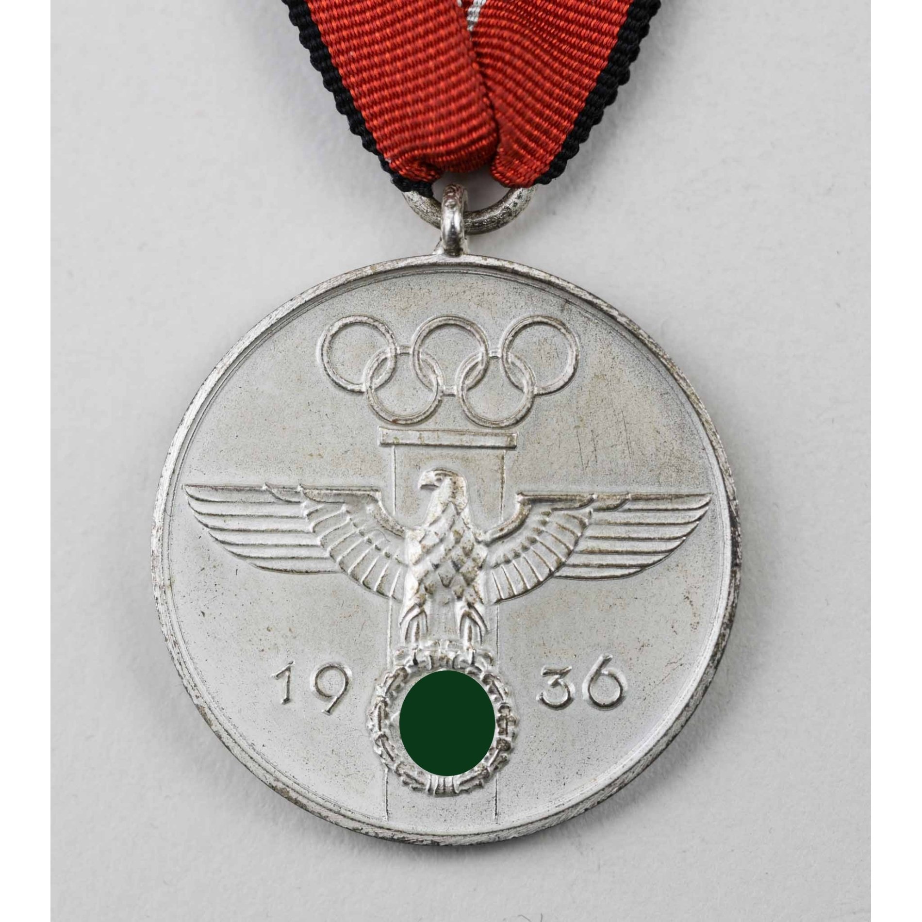 Deutsche Olympia Erinnerungsmedaille 1936 — image 2