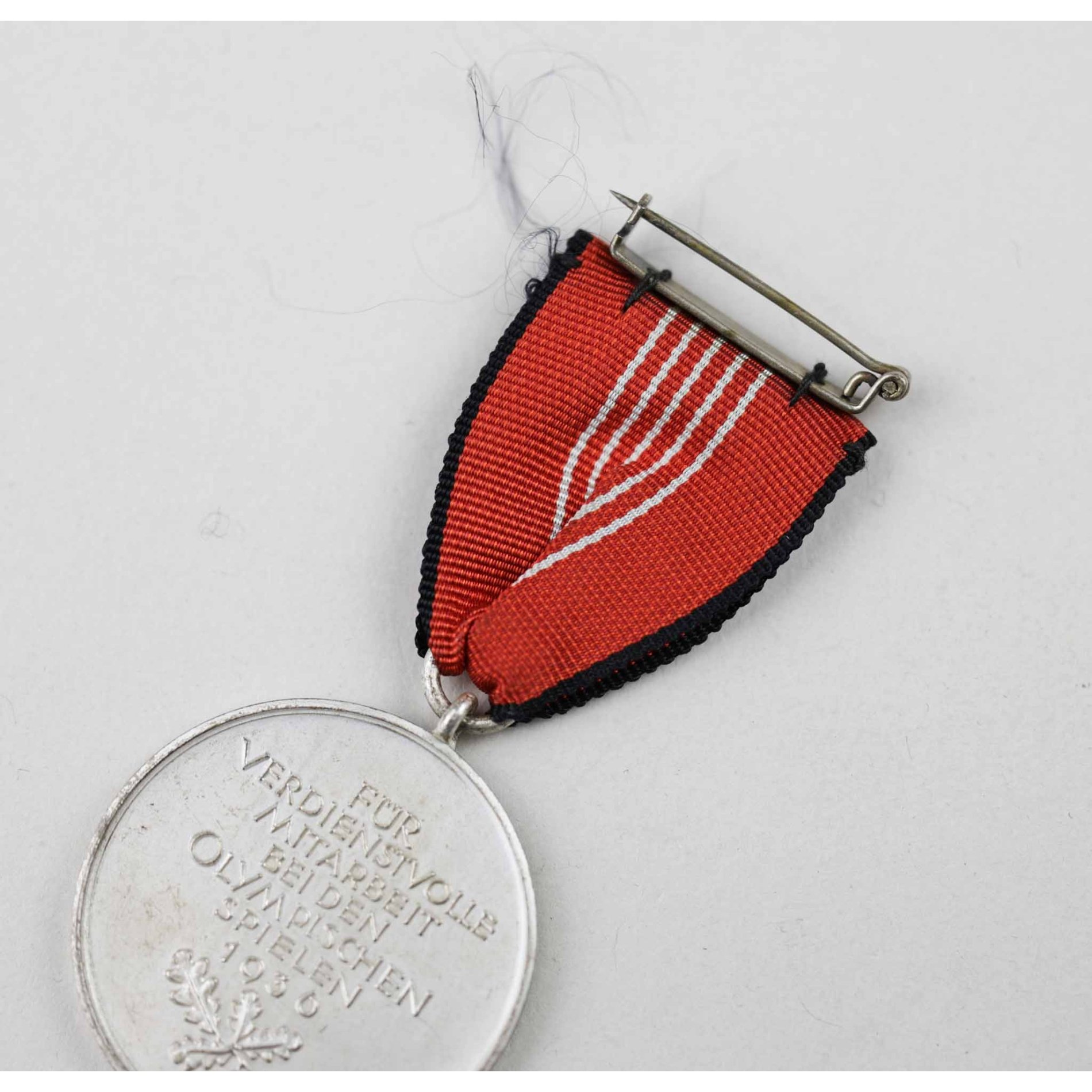 Deutsche Olympia Erinnerungsmedaille 1936 — image 4