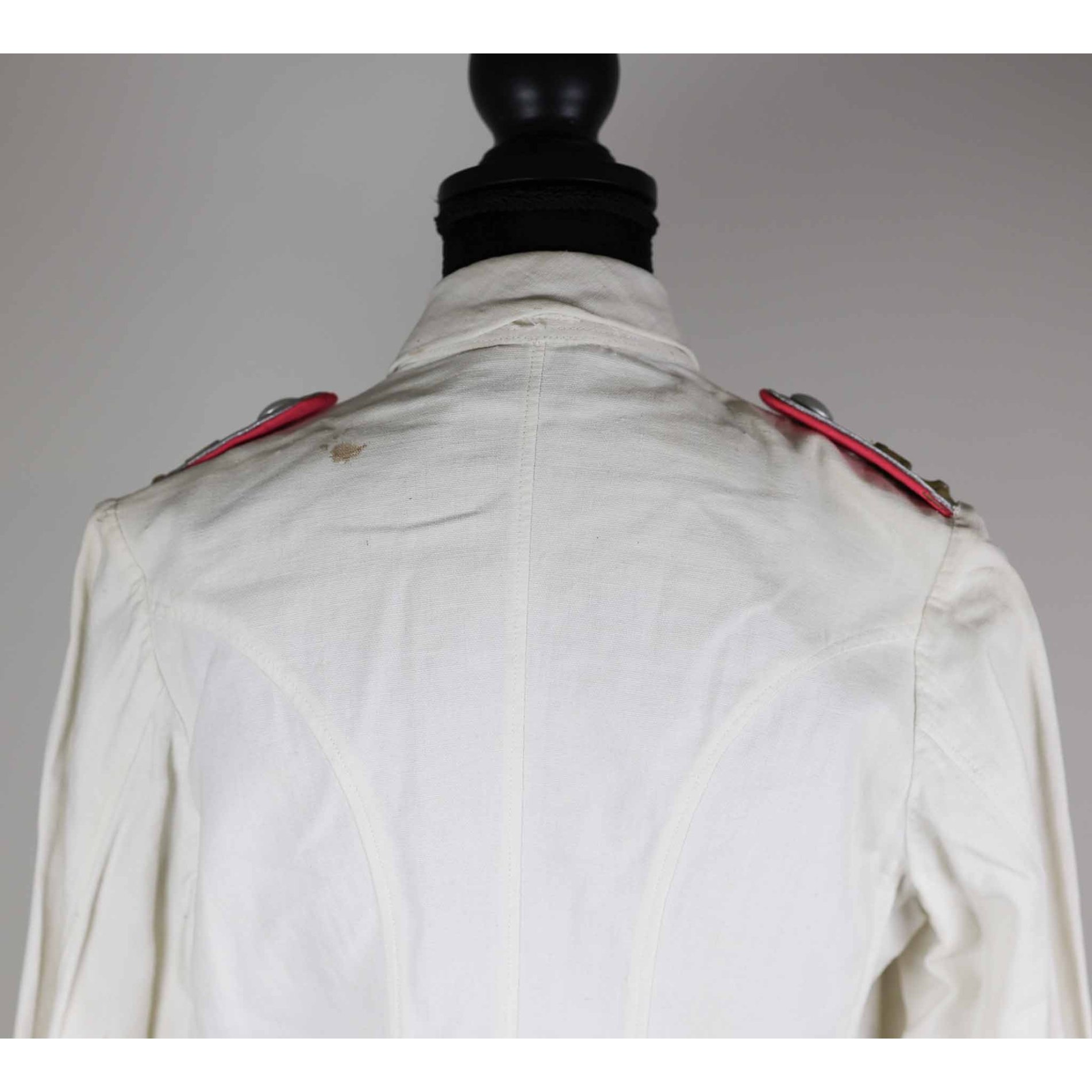 Wehrmacht weißer Sommerrock für einen Hauptmann im Panzerjäger Regiment Nr.4 — image 10