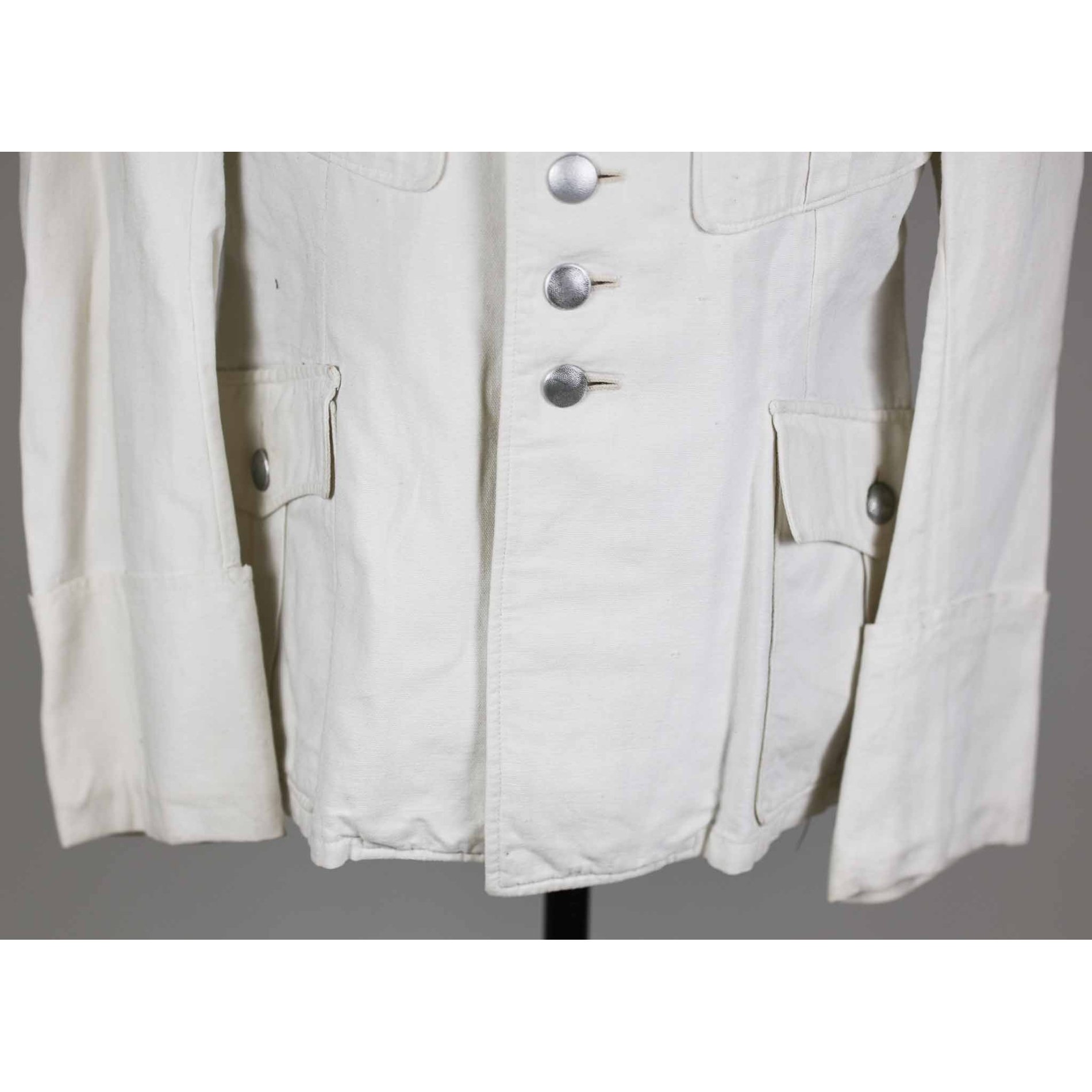 Wehrmacht weißer Sommerrock für einen Hauptmann im Panzerjäger Regiment Nr.4 — image 4