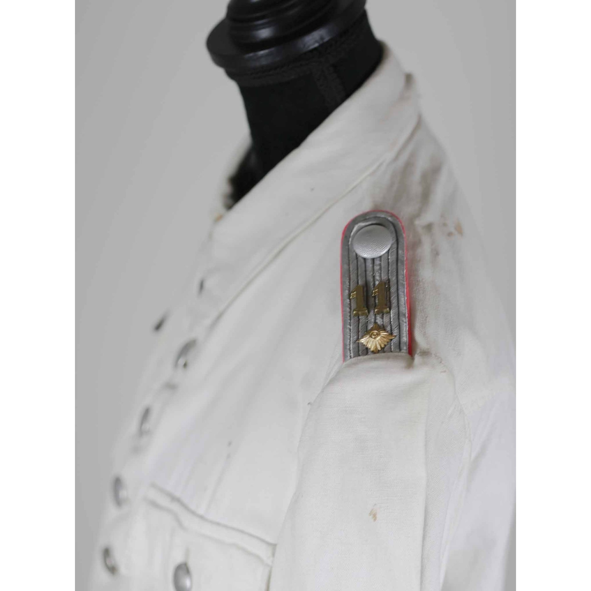 Wehrmacht weißer Sommerrock für einen Hauptmann im Panzerjäger Regiment Nr.4 — image 8