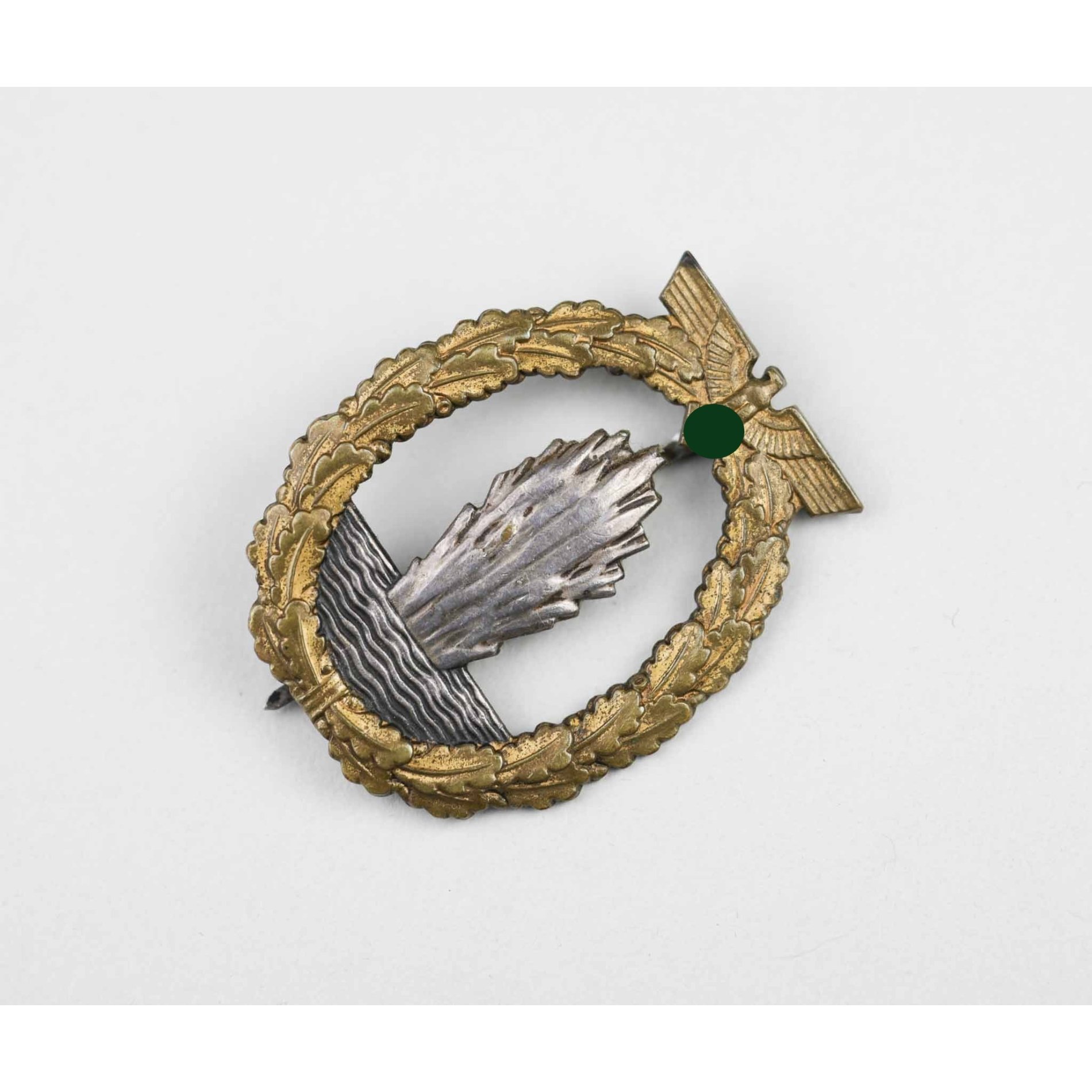 Minensucher Kriegsabzeichen in Buntmetall Schwerin, Berlin — image 2