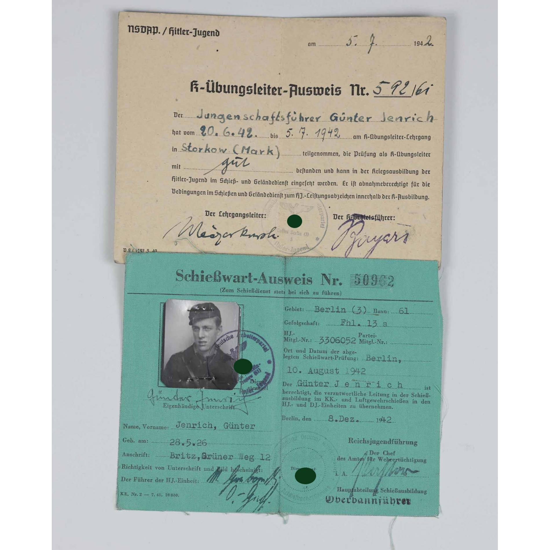 HJ-Nachlass mit Ausweisen zum HJ Schießabzeichen/HJ-Scharfschützenabzeichen — image 2