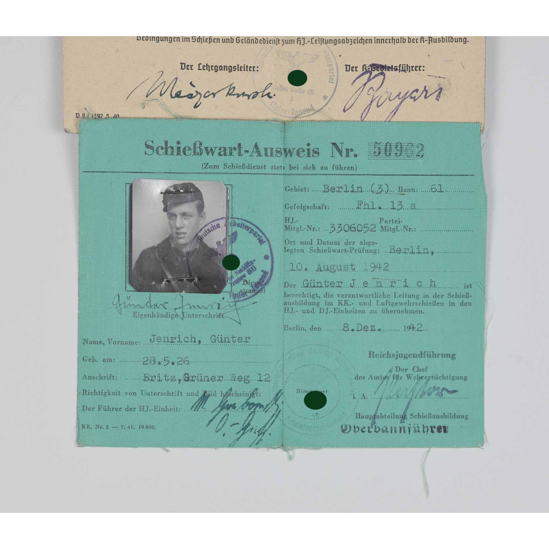 HJ-Nachlass mit Ausweisen zum HJ Schießabzeichen/HJ-Scharfschützenabzeichen — image 3