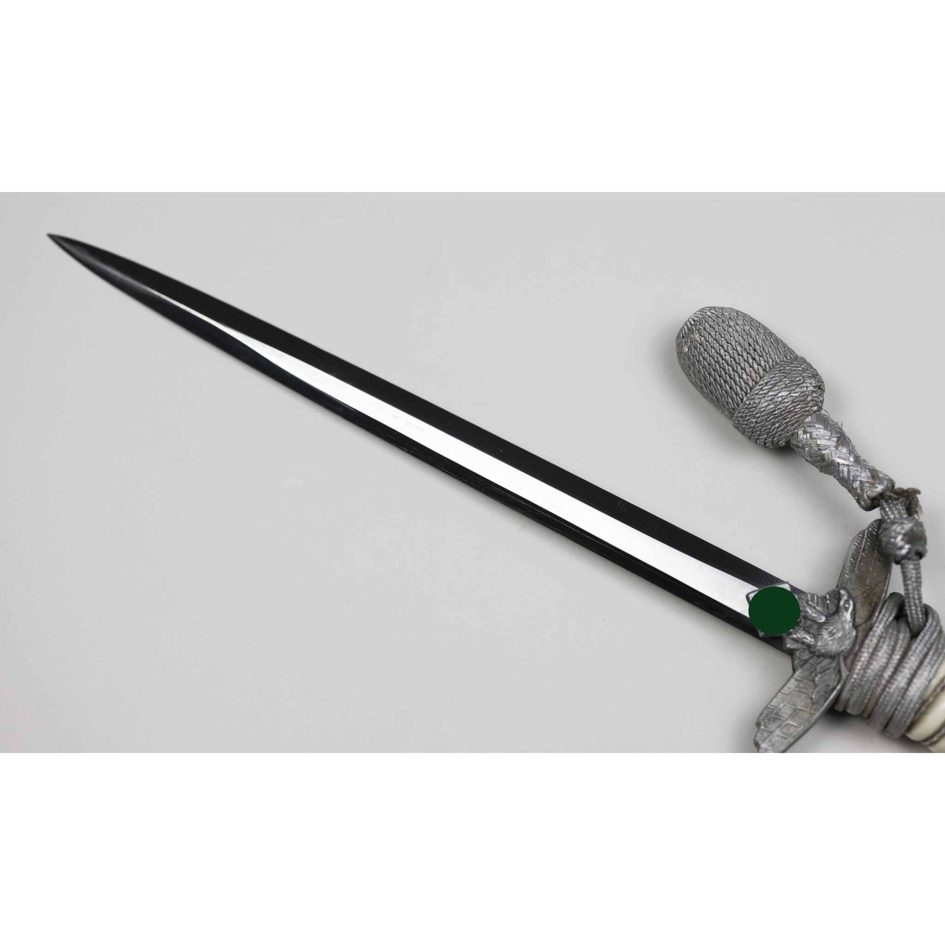 Luftwaffen Offiziersdolch mit Gehänge und Portepee — image 2