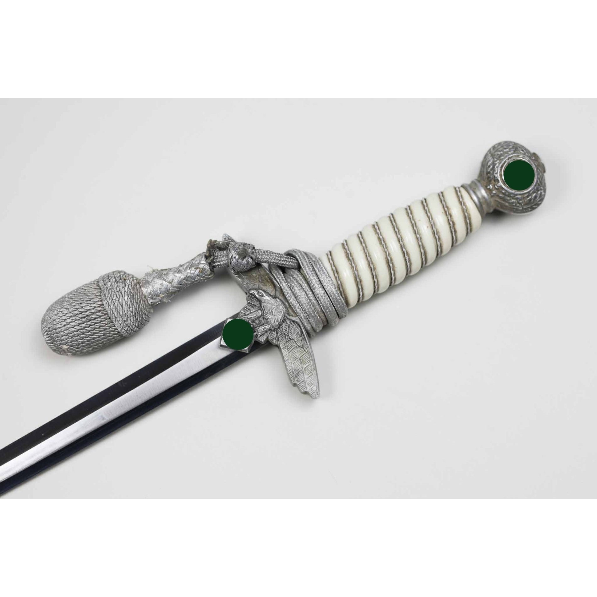 Luftwaffen Offiziersdolch mit Gehänge und Portepee — image 3