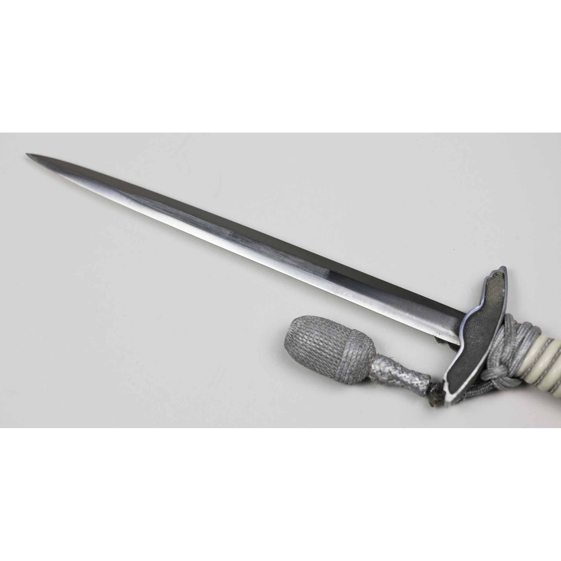 Luftwaffen Offiziersdolch mit Gehänge und Portepee — image 4