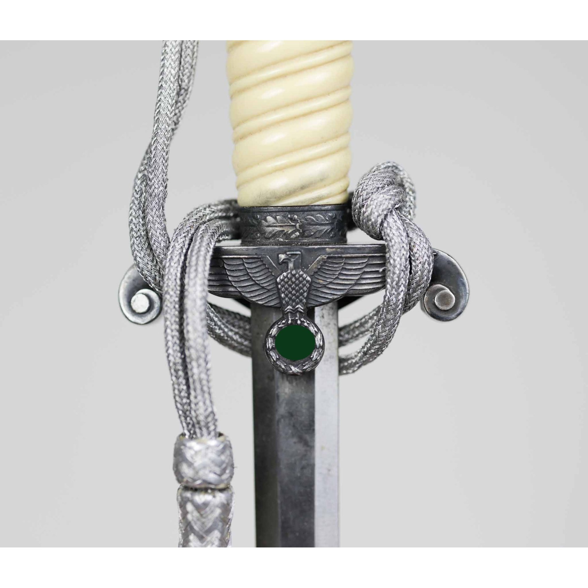 Wehrmacht Heeres Offiziersdolch mit Gehänge und Portepee — image 4