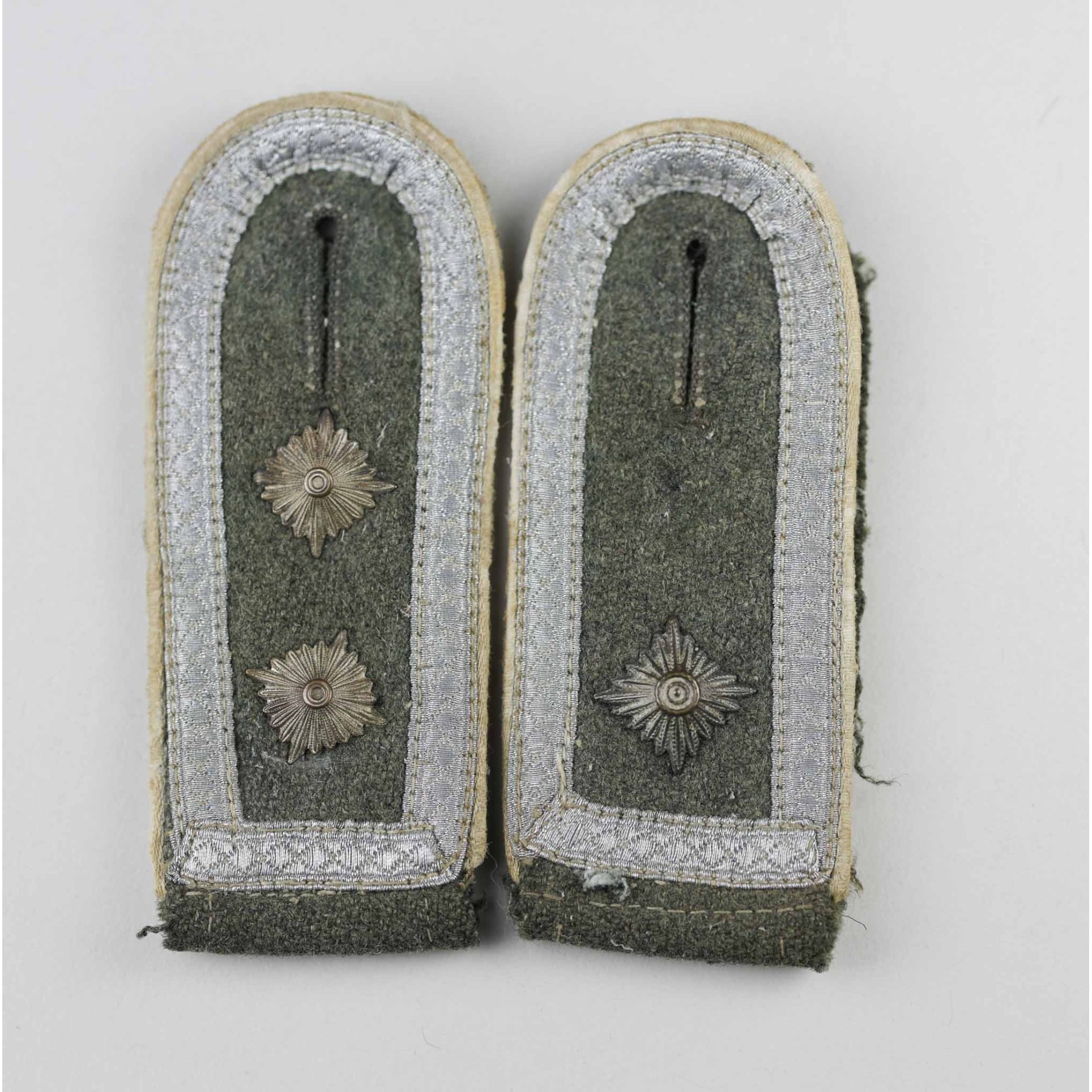 Wehrmacht Paar Schulterstücke für einen Oberfeldwebel mit Kragen Litzen — image 2