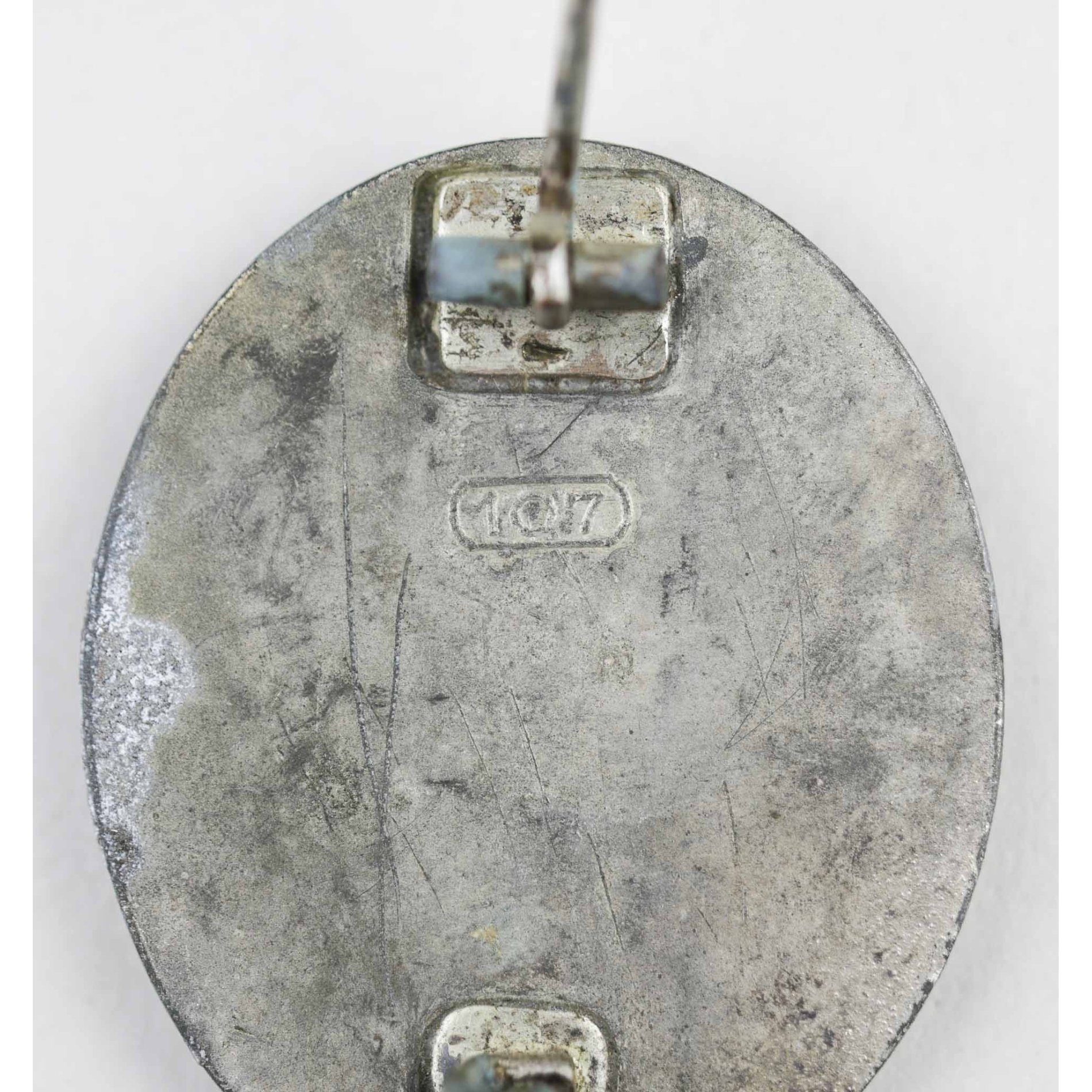 Verwundetenabzeichen in Silber mit Hersteller '107' — image 3