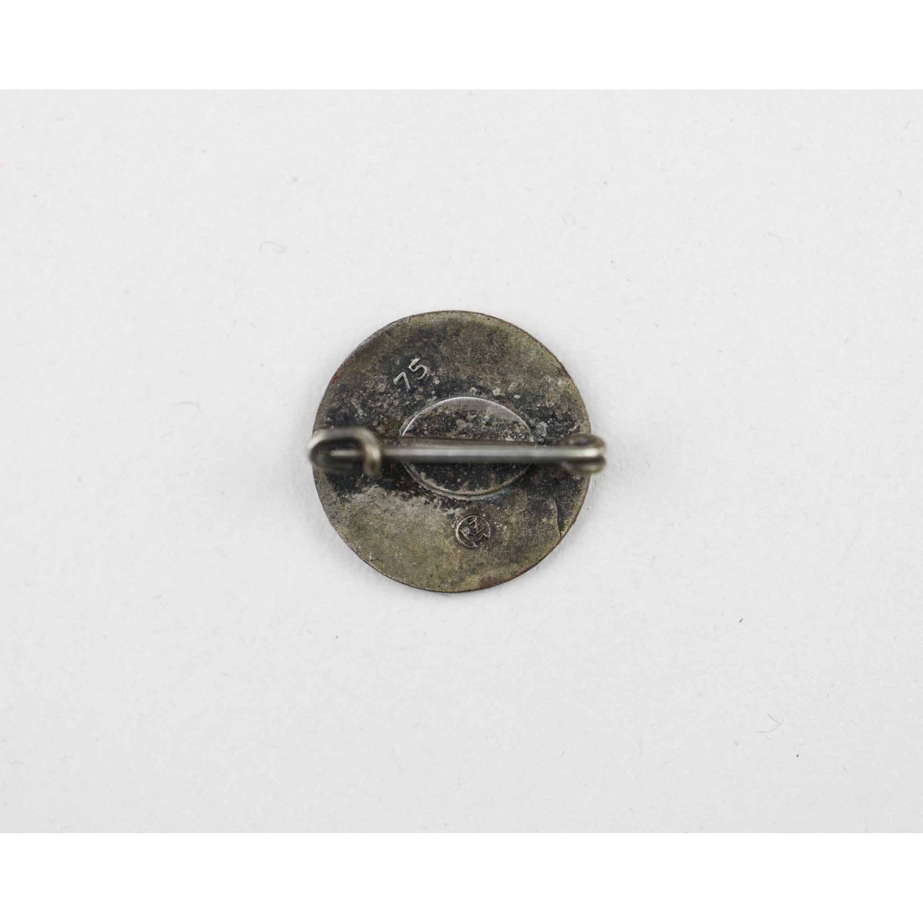 NSDAP Mitgliedsabzeichen RZM 75 — image 2