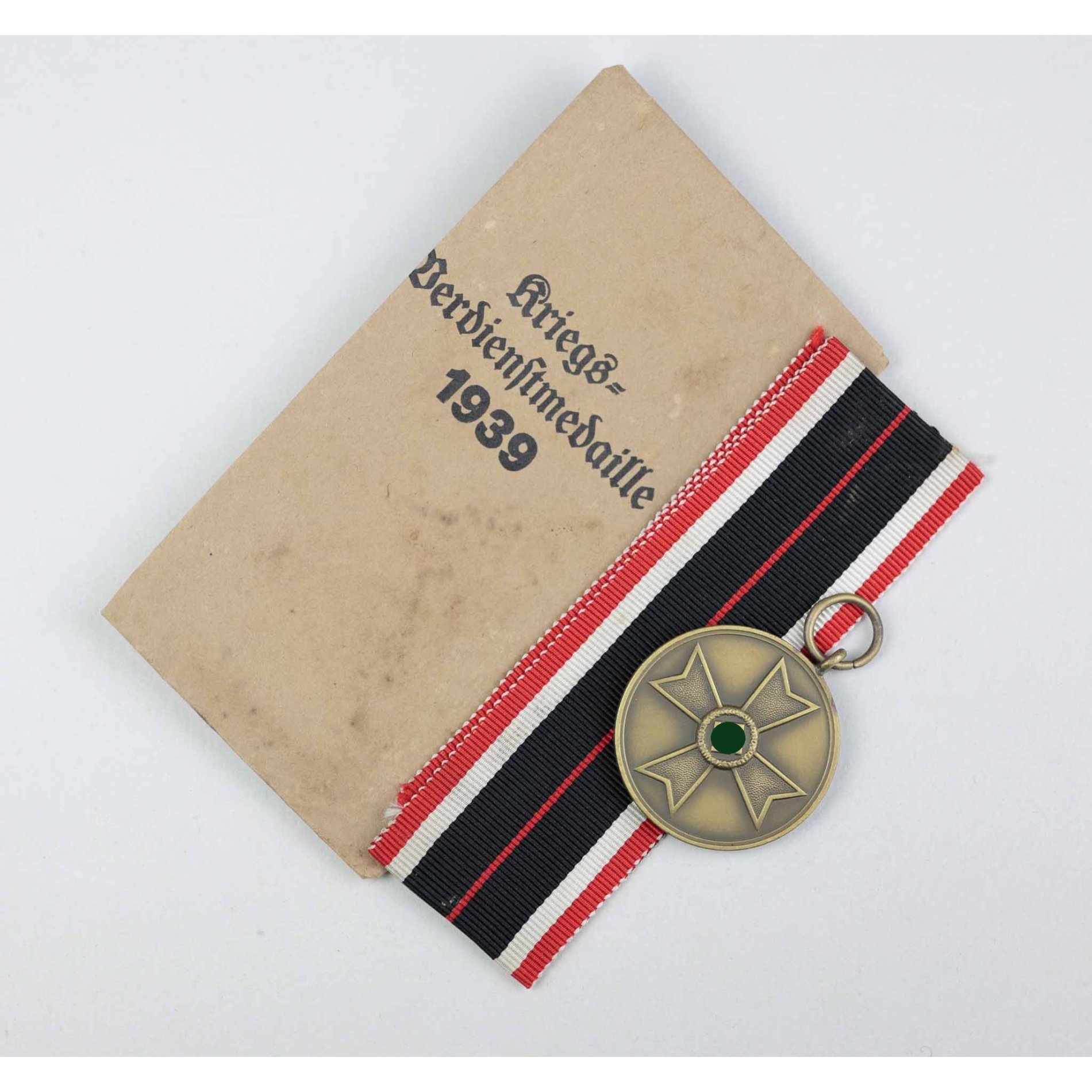 Kriegsverdienstmedaille 1939 in Tüte — image 2