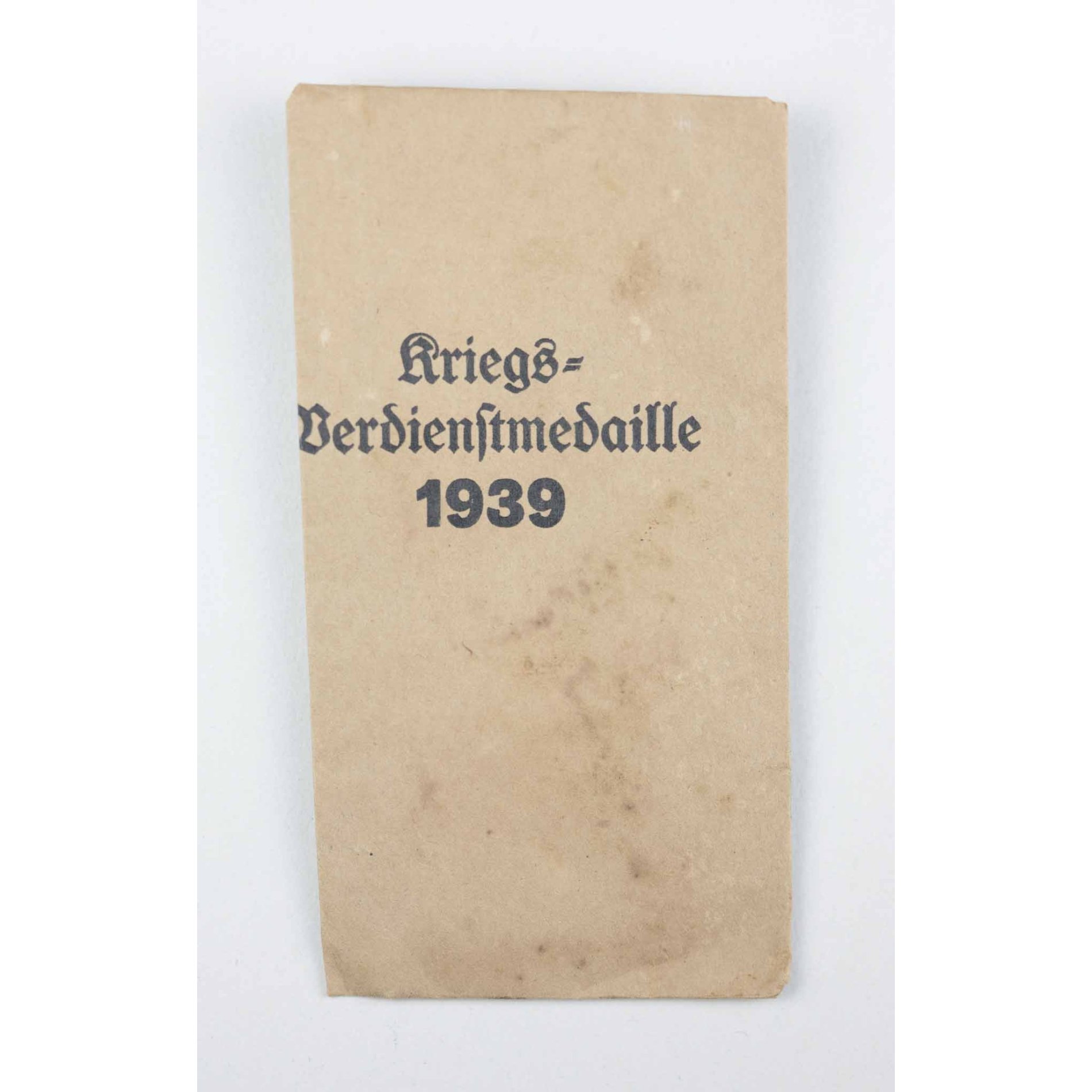 Kriegsverdienstmedaille 1939 in Tüte — image 3