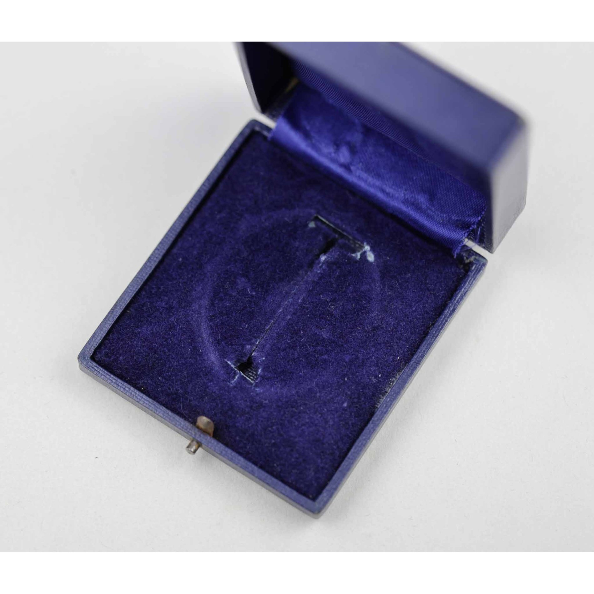 Luftwaffe Beobachterabzeichen C.E Juncker Berlin im Etui — image 11