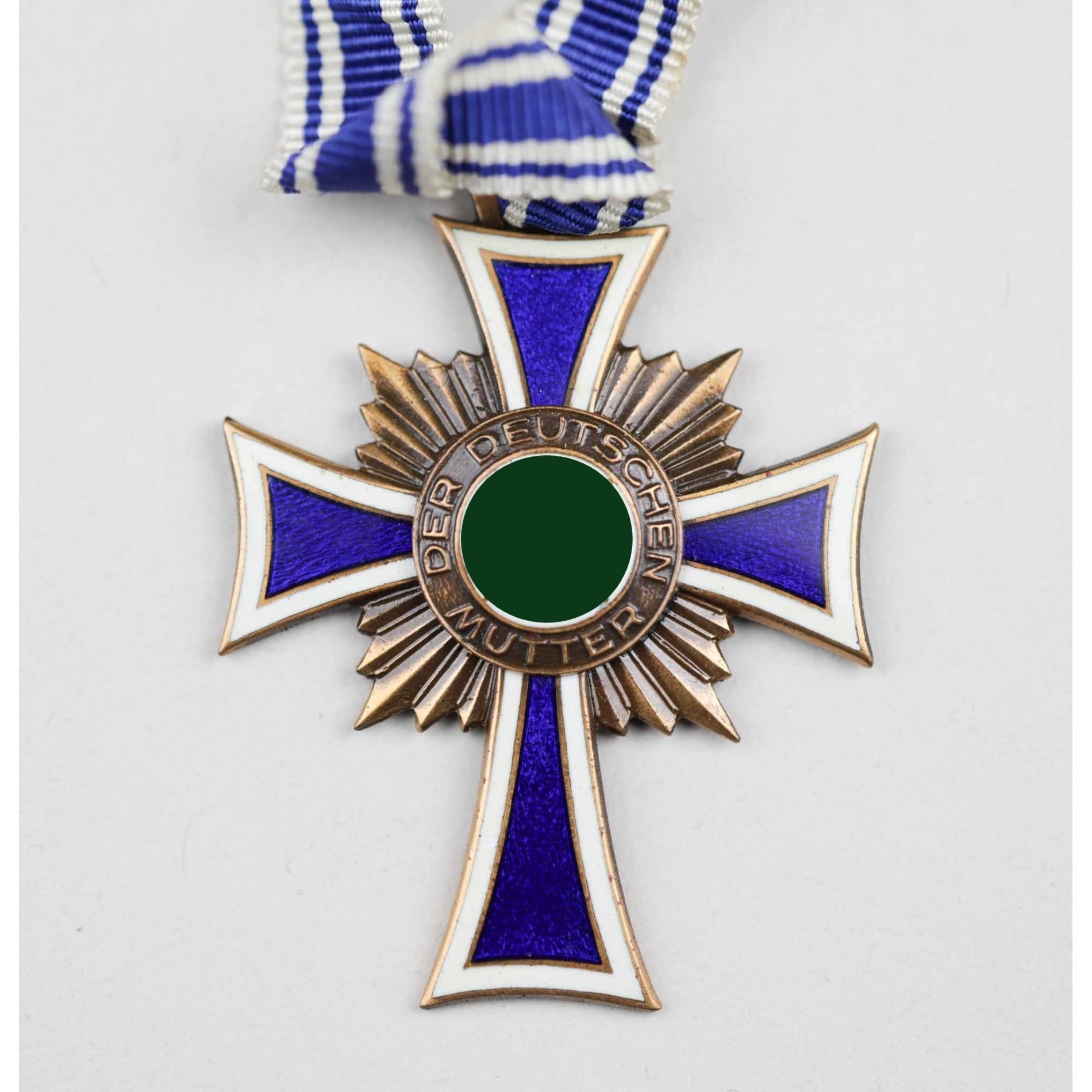 Ehrenkreuz der Deutschen Mutter Mutterkreuz in Bronze mit Verleihungstüte Sohni, Heubach & Co. — image 2