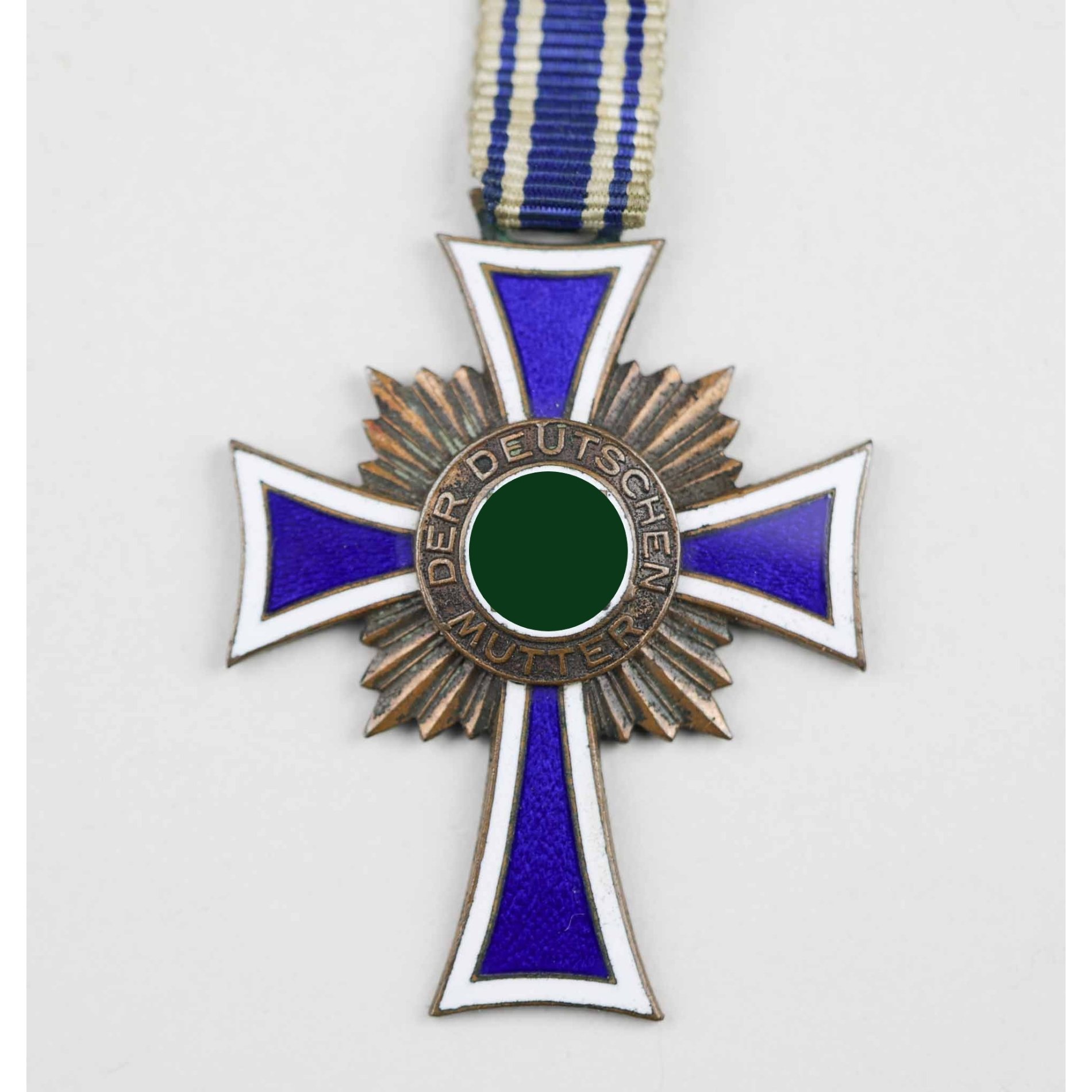 Ehrenkreuz der Deutschen Mutter Mutterkreuz in Bronze mit Verleihungstüte Sohni, Heubach & Co. — image 2