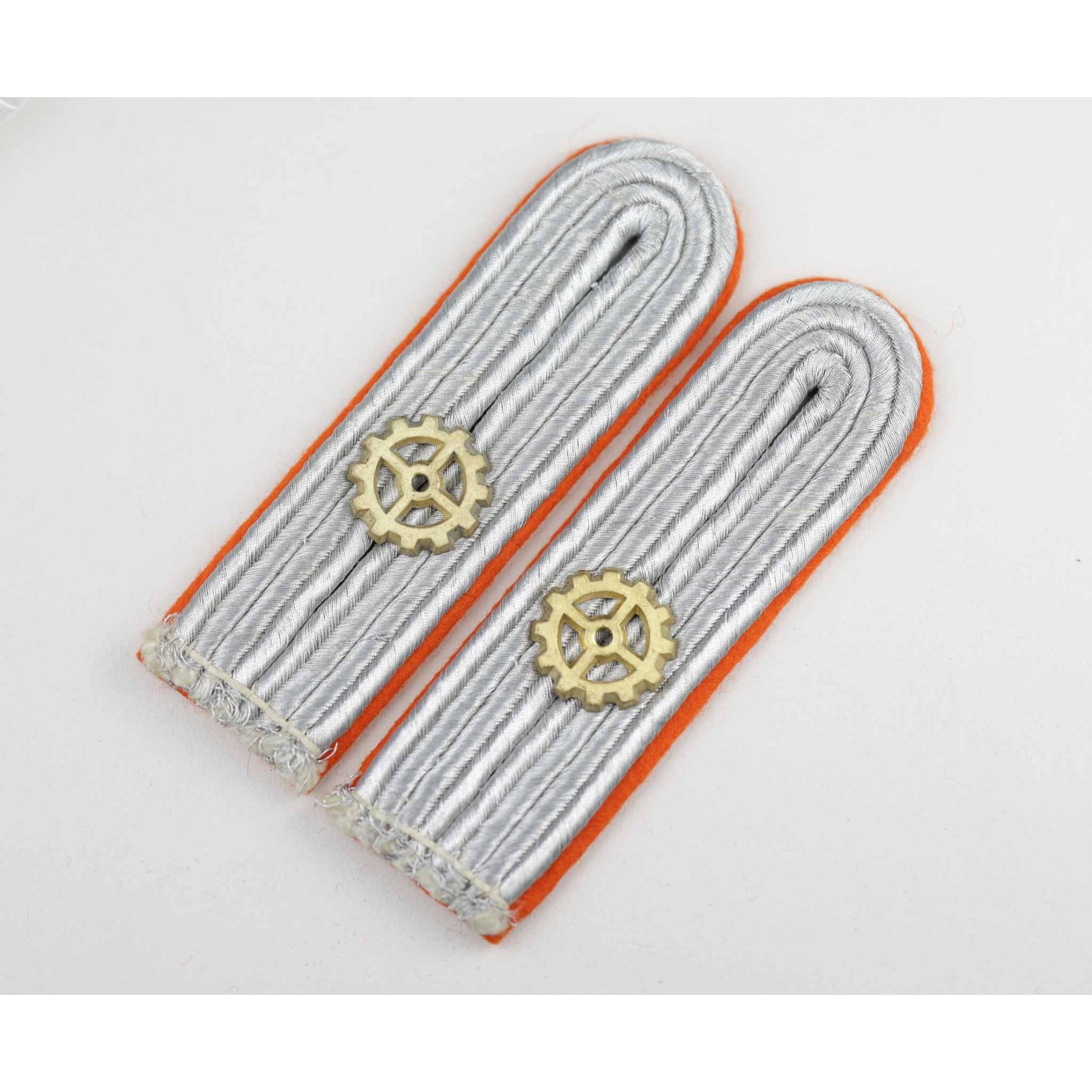 Wehrmacht Paar Schulterstücke für einen Leutnant im Ingenieuroffizierkorps — image 2