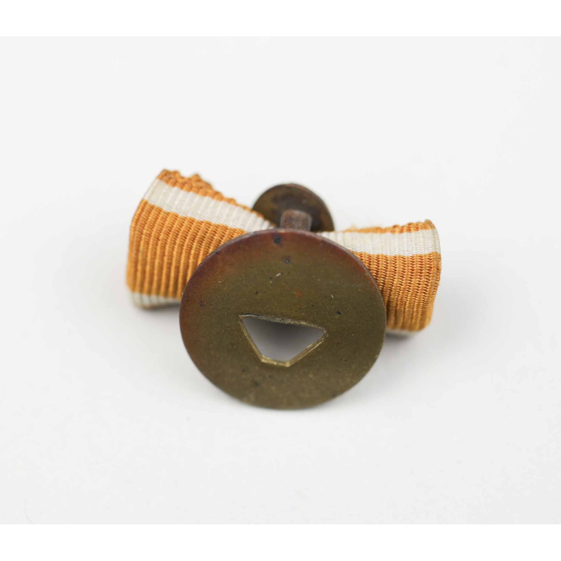 Schutzwall Ehrenzeichen Set mit Bandspange in Verleihungstüte C.P — image 5