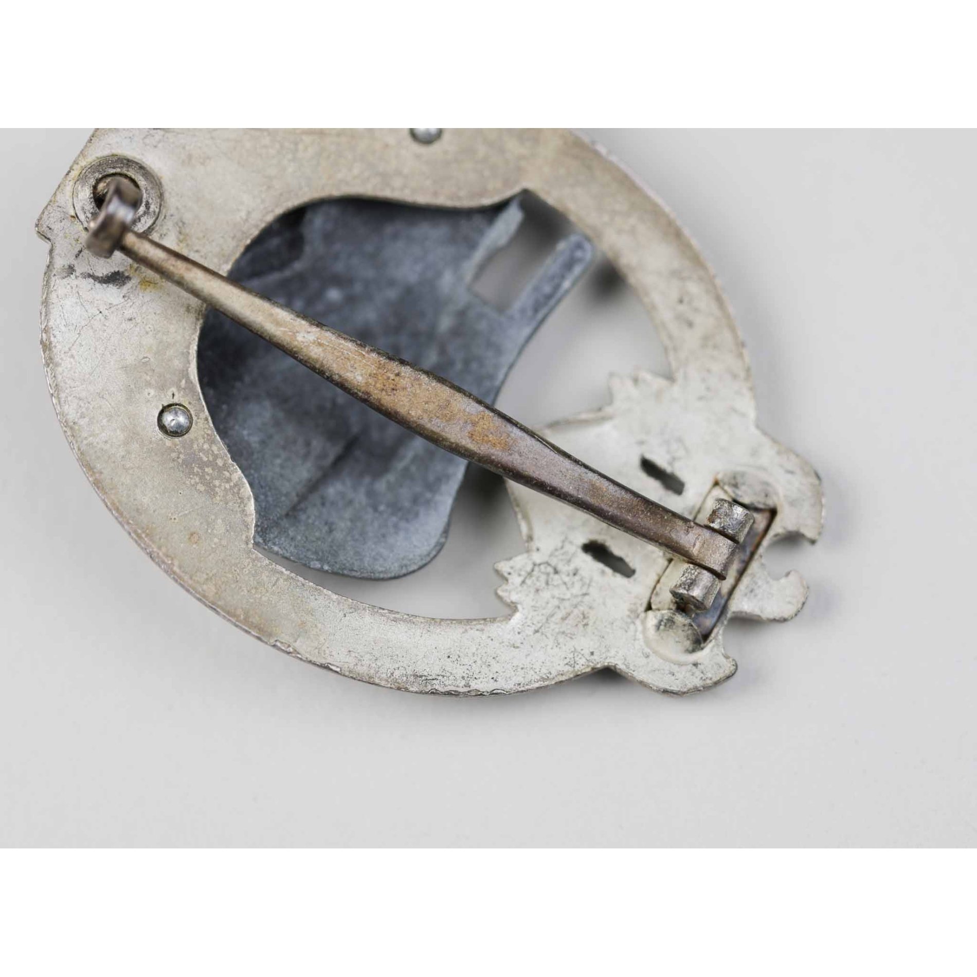 Panzerkampfabzeichen in Silber mit Einsatzzahl 25 (JFS) Ungetragen! — image 5