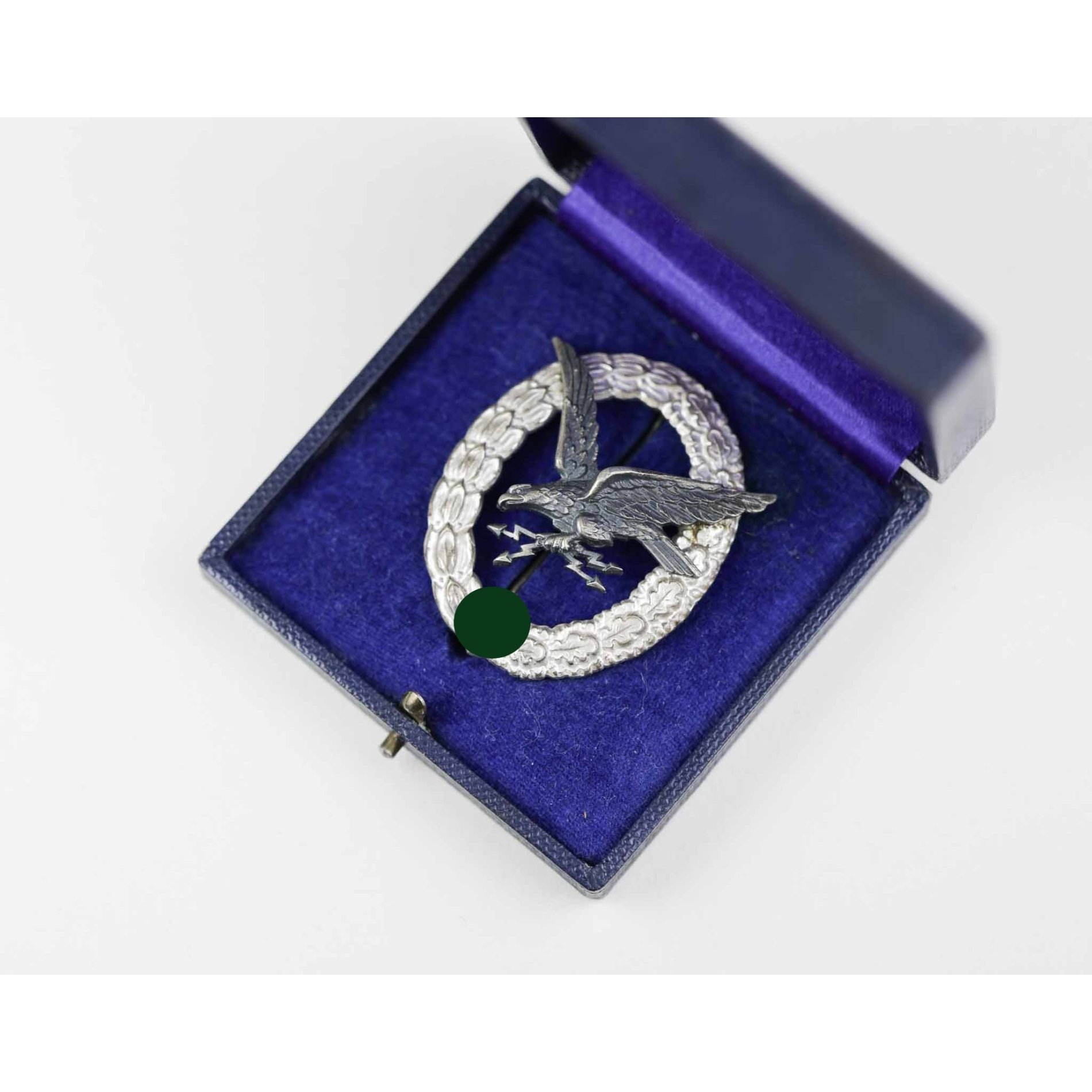 Luftwaffe Bordfunkerabzeichen Flieger Schützenabz. Assmann im Etui, Zustand 1 MINT — image 13