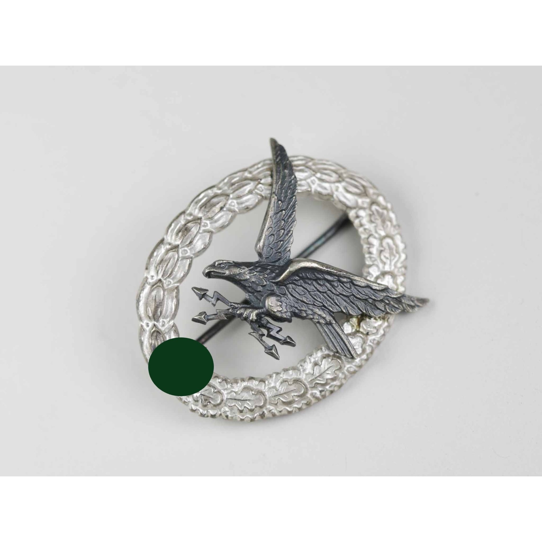 Luftwaffe Bordfunkerabzeichen Flieger Schützenabz. Assmann im Etui, Zustand 1 MINT — image 4