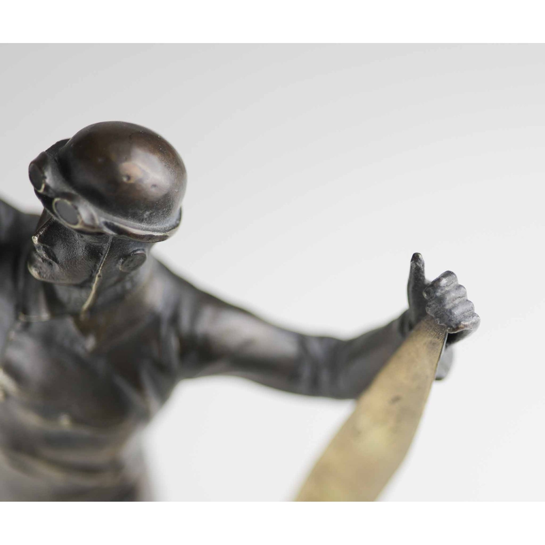 1.Weltkrieg Bronze Skulptur Flieger Pilot mit Propeller — image 10