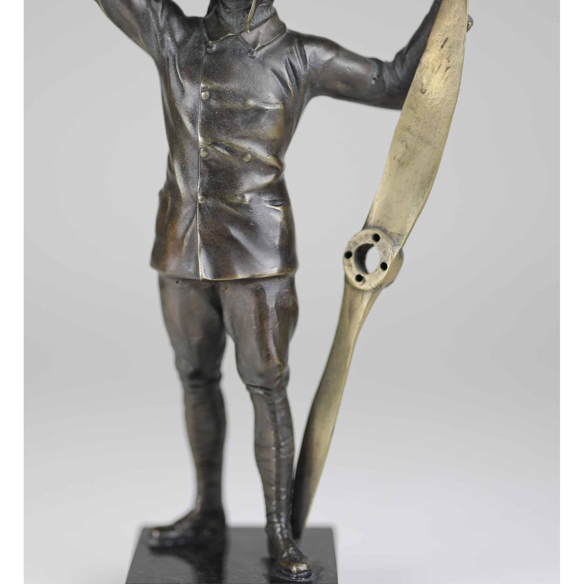 1.Weltkrieg Bronze Skulptur Flieger Pilot mit Propeller — image 3