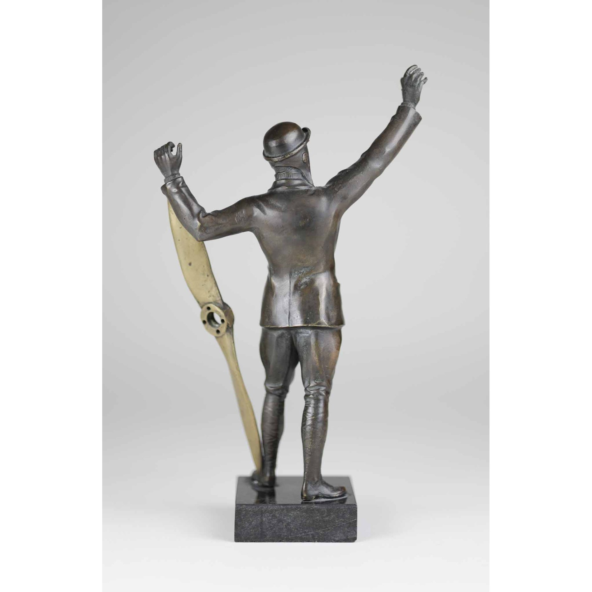 1.Weltkrieg Bronze Skulptur Flieger Pilot mit Propeller — image 6